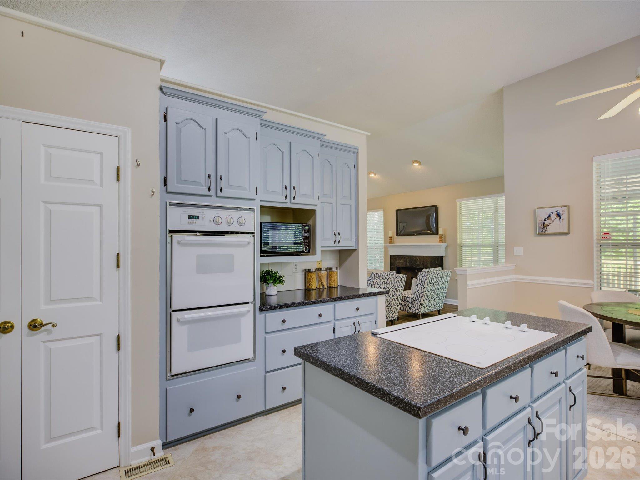 Single Family Residence at 9207 Rainbow Forest Drive, Charlotte, photo 19 of 47