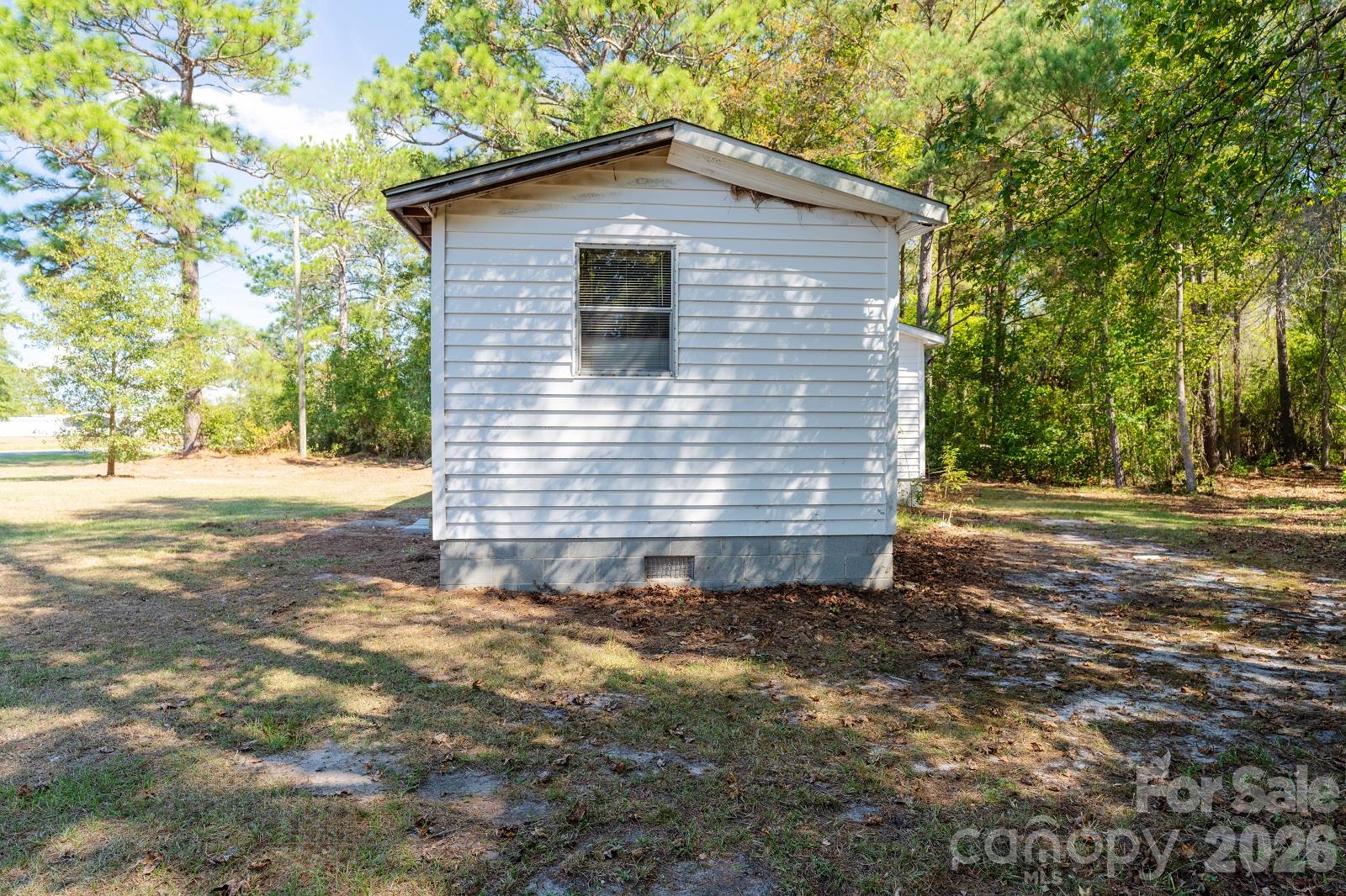 Single Family Residence at 855 Hickory Grove Ballpark Road, Bladenboro, photo 2 of 14