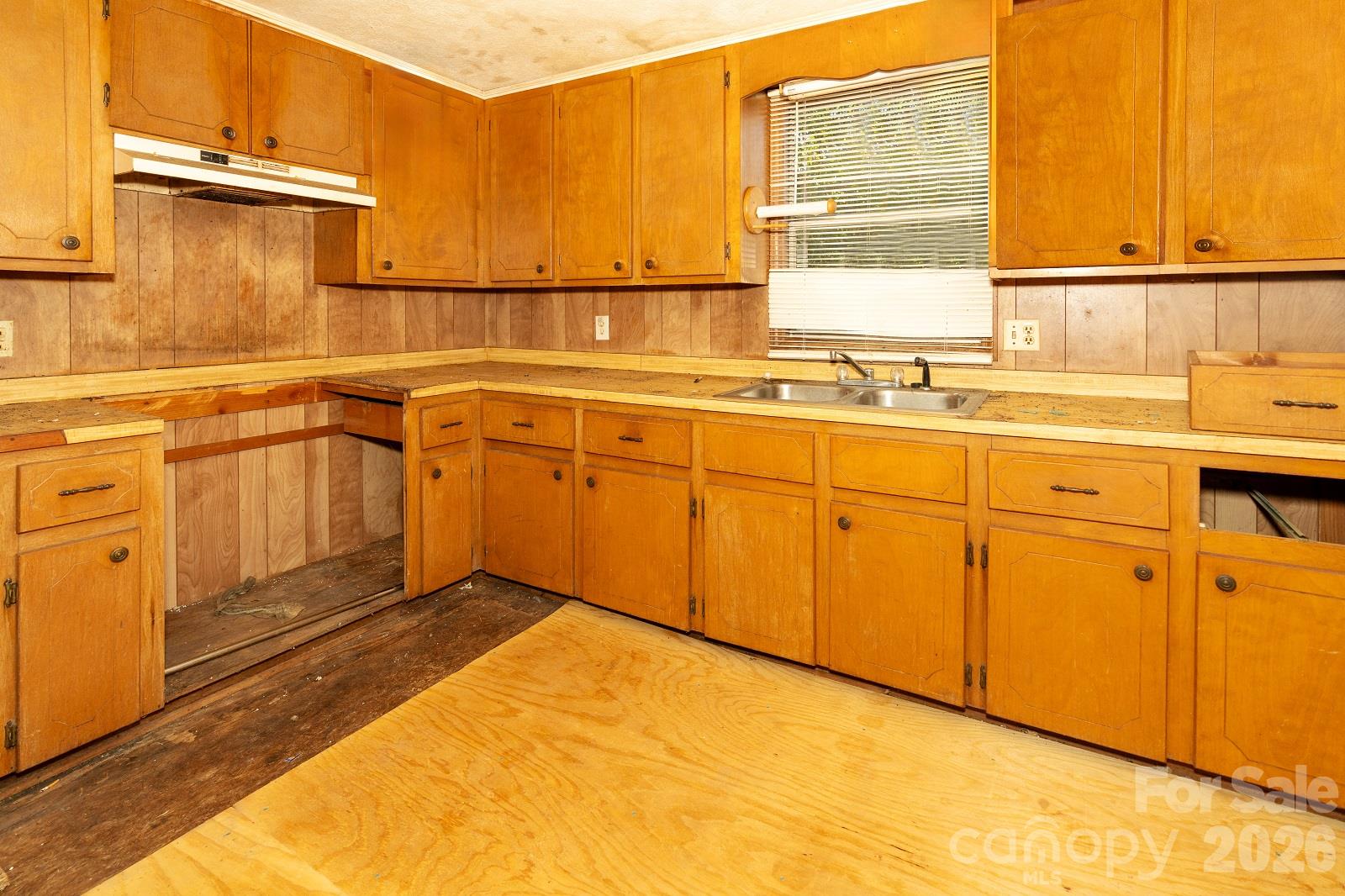 Single Family Residence at 855 Hickory Grove Ballpark Road, Bladenboro, photo 5 of 14