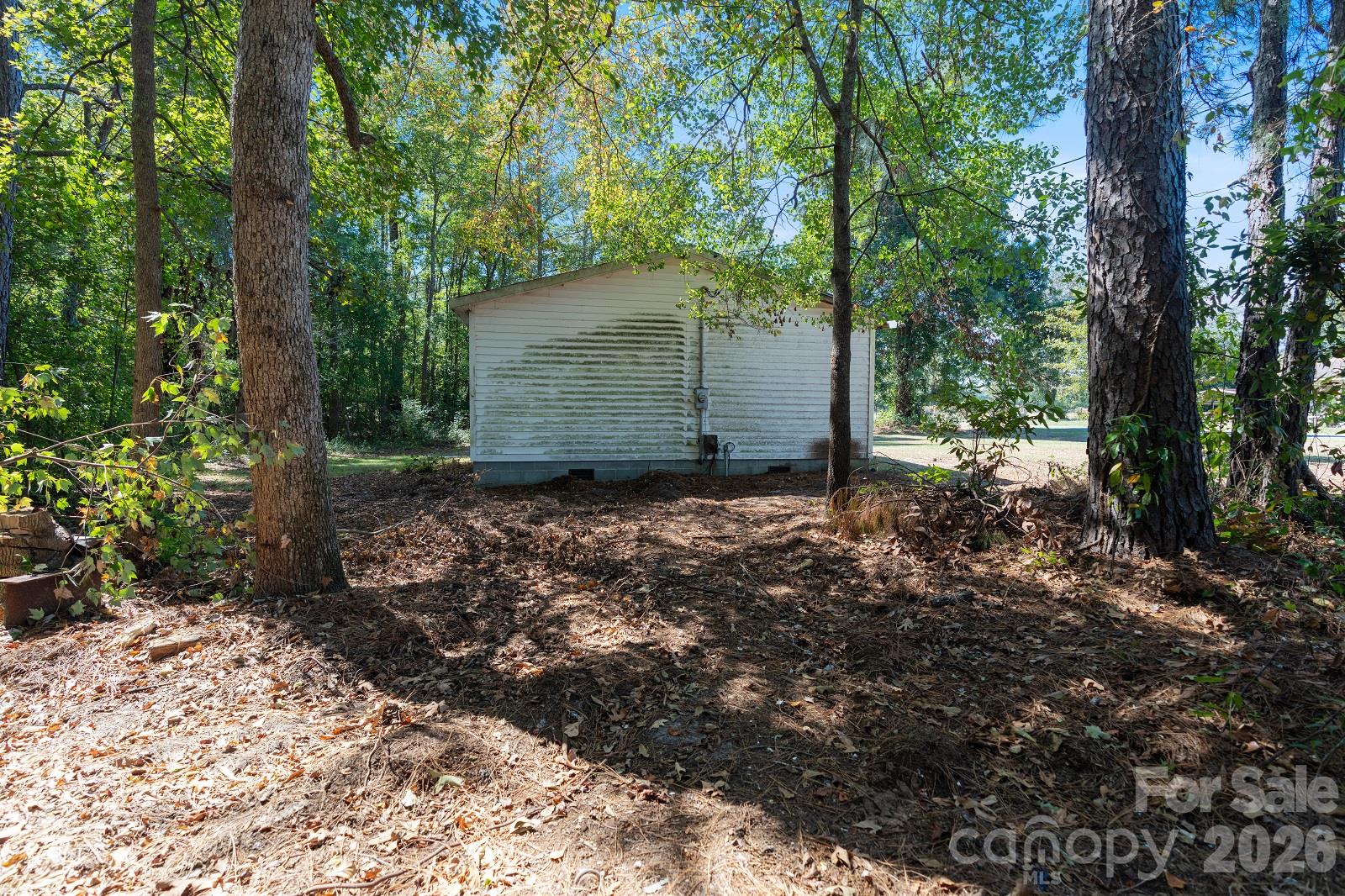 Single Family Residence at 855 Hickory Grove Ballpark Road, Bladenboro, photo 7 of 14