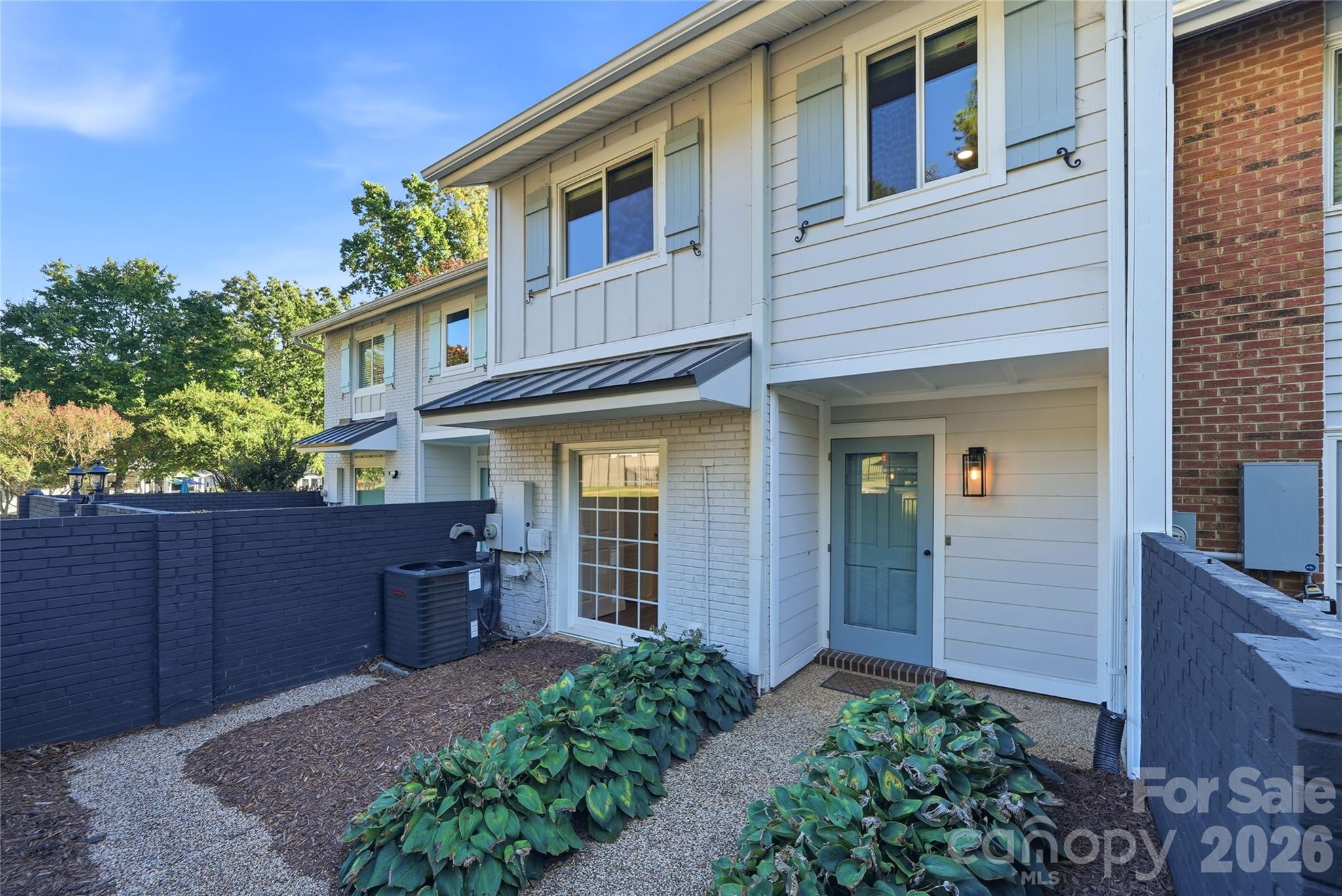 Townhouse at 8014 Westcape Drive, Denver, photo 3 of 31