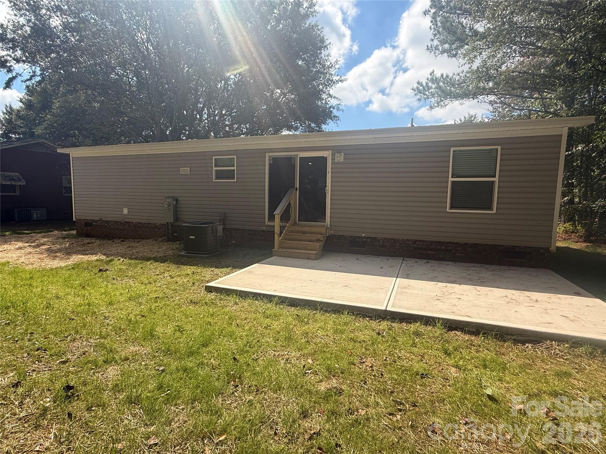 Single Family Residence at 1810 Kingston Road, Shelby, photo 2 of 3