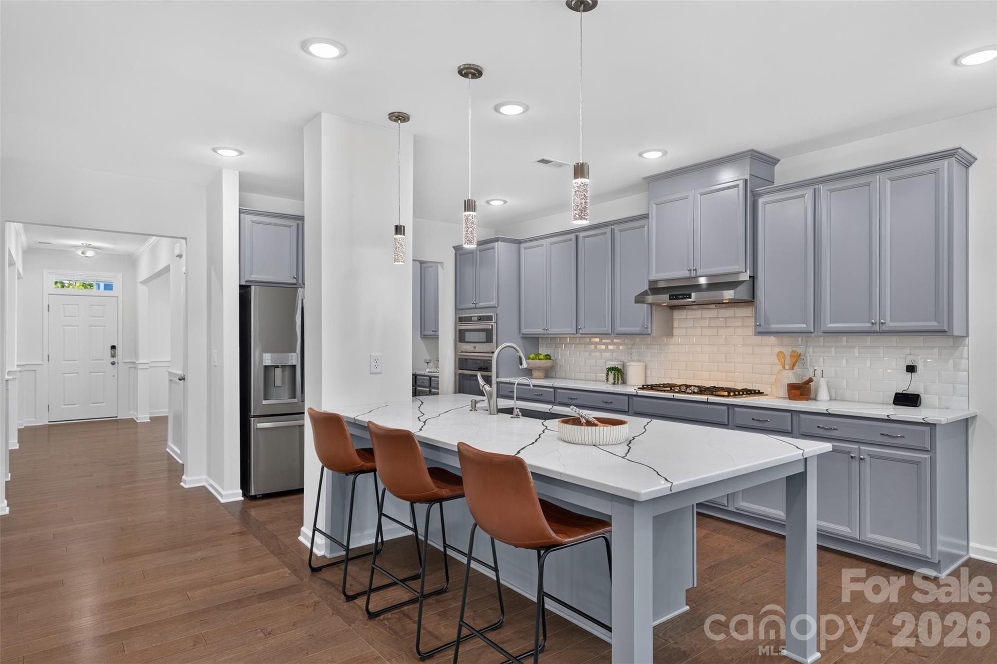 Designer kitchen with large center island with seating for 4, single bowl sink with touchless faucet. - 4638 Monument Valley Drive, Indian Land