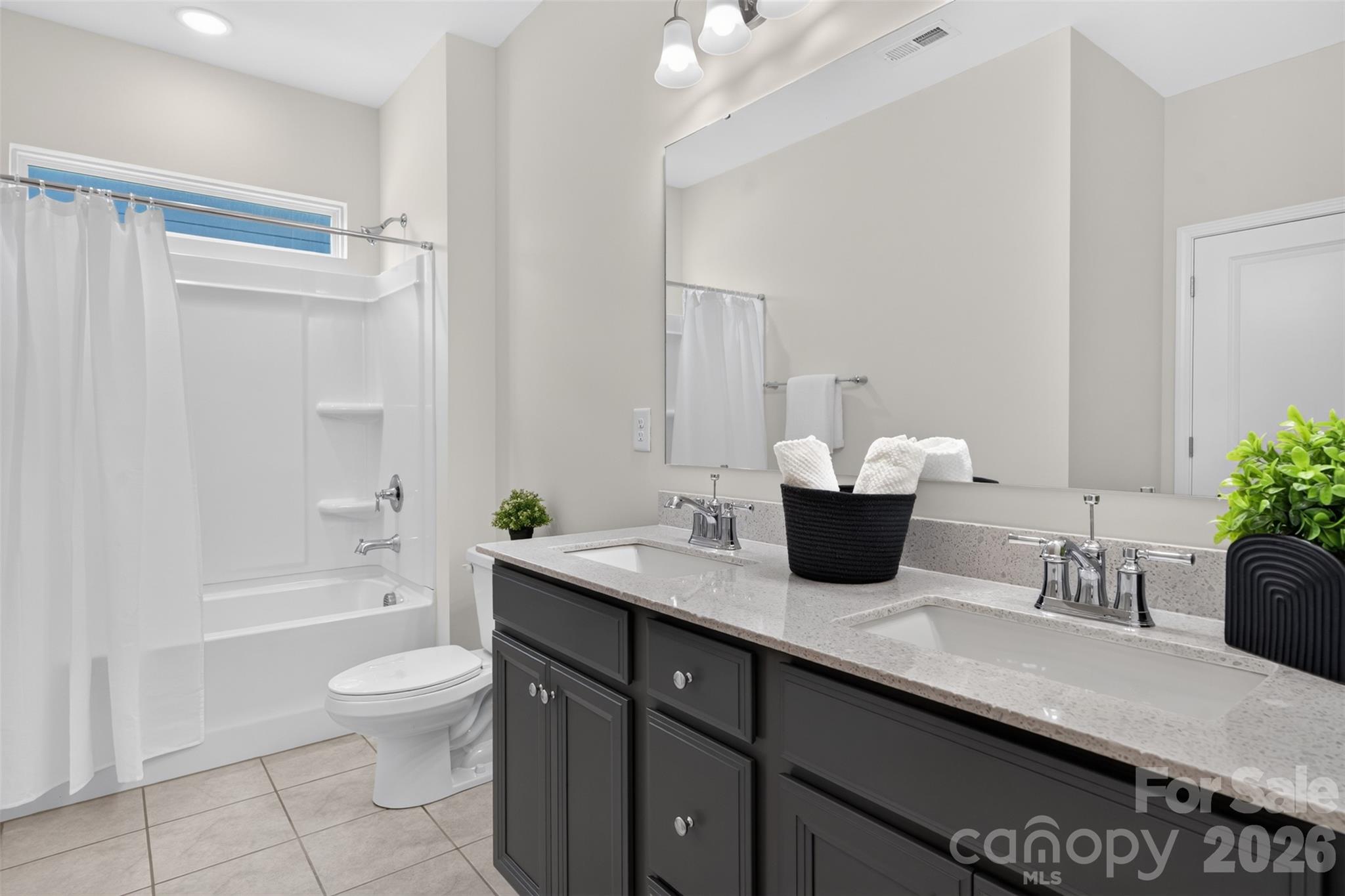 Second full bathroom connected to the hall and fourth bedroom. - 4638 Monument Valley Drive, Indian Land