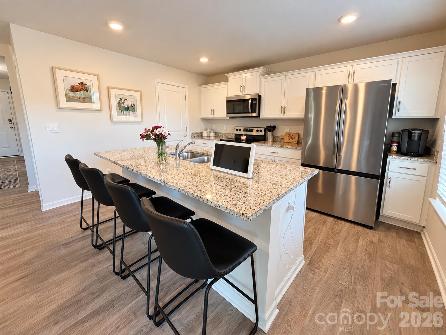 Single Family Residence at 722 Hickory Point Drive, Lexington, photo 3 of 22