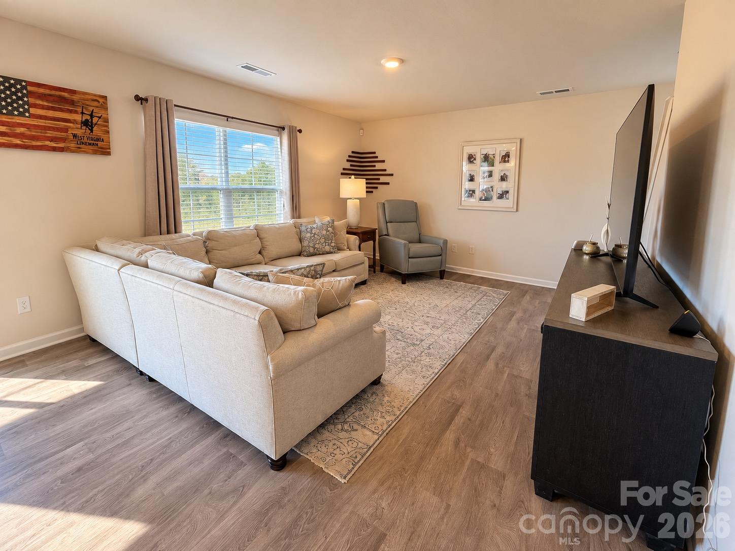 Single Family Residence at 722 Hickory Point Drive, Lexington, photo 6 of 22