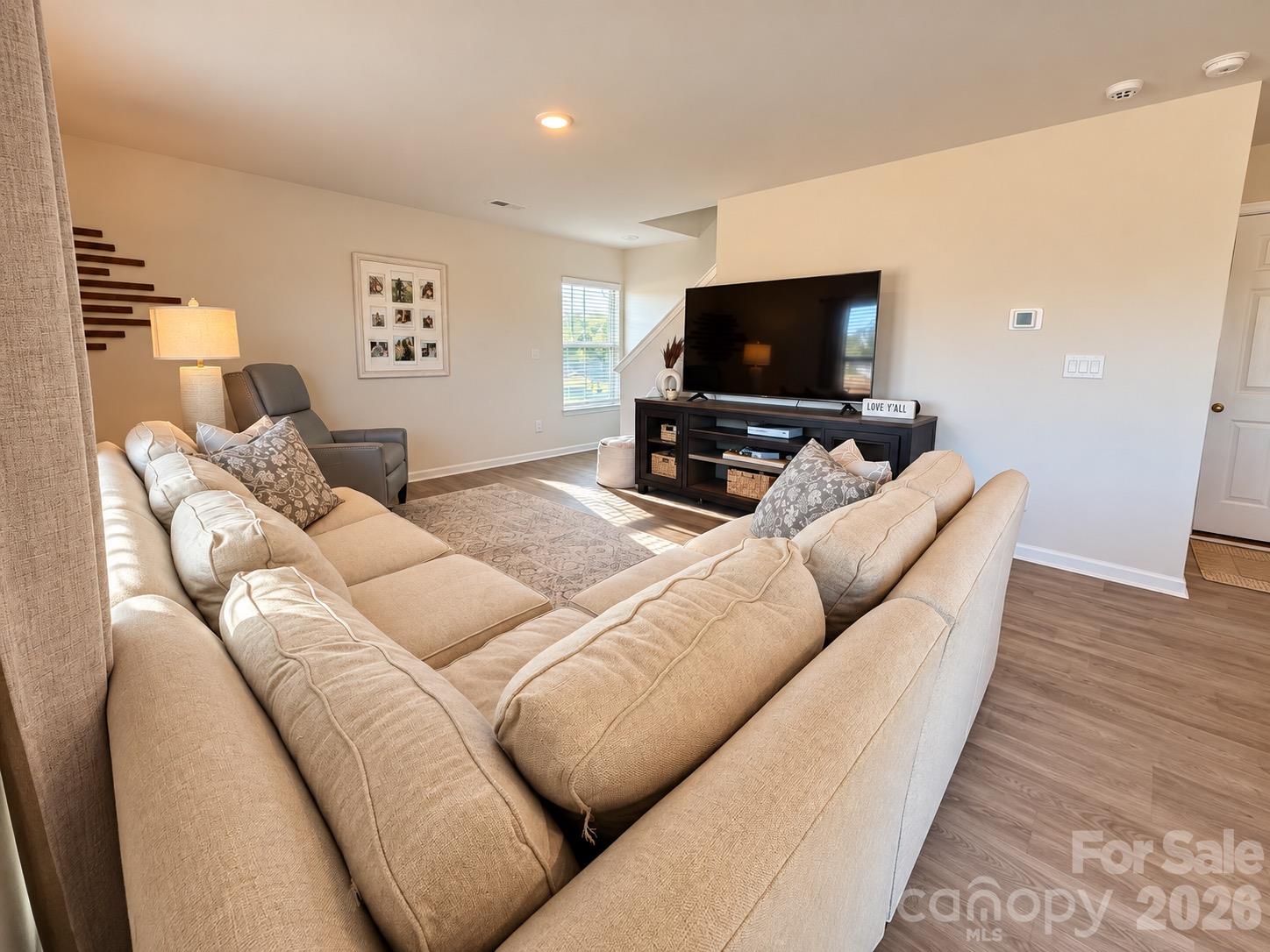 Single Family Residence at 722 Hickory Point Drive, Lexington, photo 7 of 22