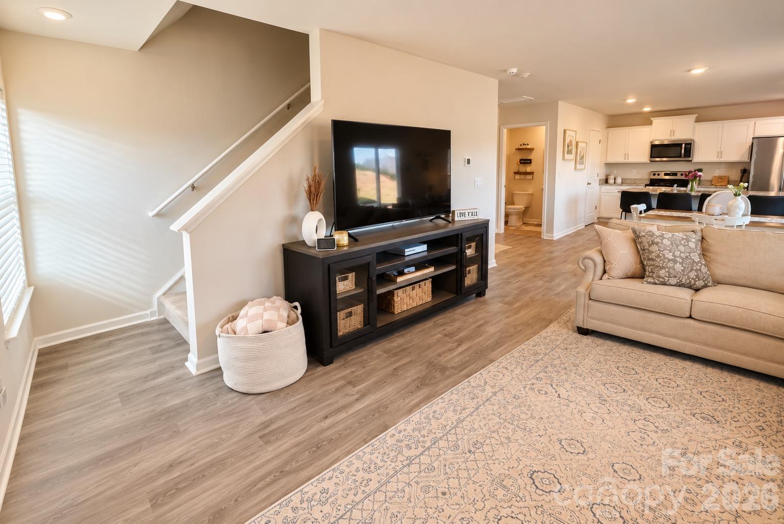 Single Family Residence at 722 Hickory Point Drive, Lexington, photo 9 of 22