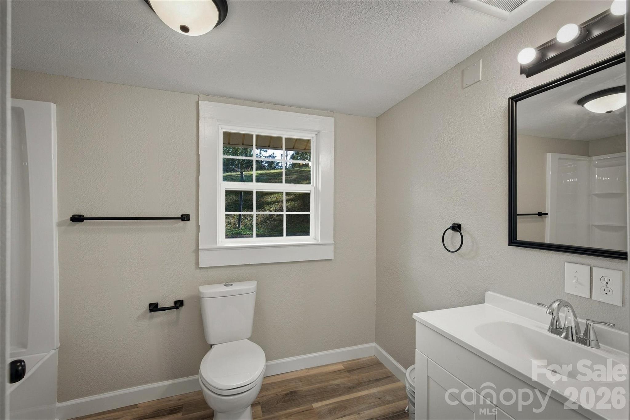 Full Bathroom - 1203 Spainhour Street, Lenoir