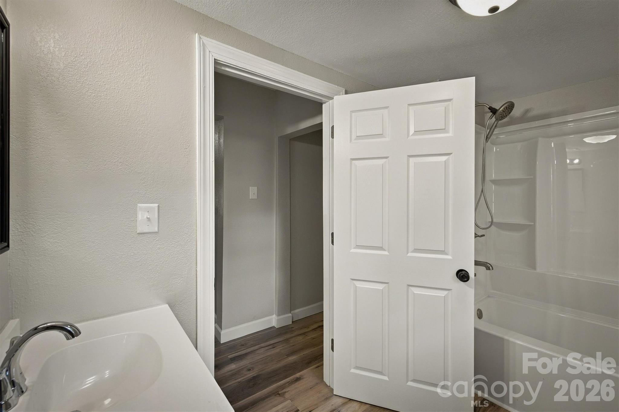 Full Bathroom - 1203 Spainhour Street, Lenoir