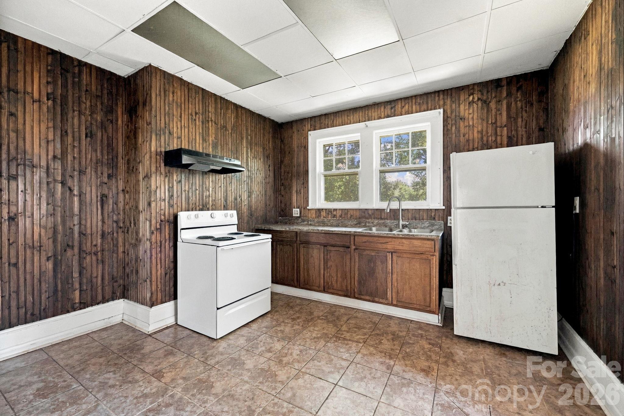 Single Family Residence at 622 W Council Street, Salisbury, photo 24 of 48
