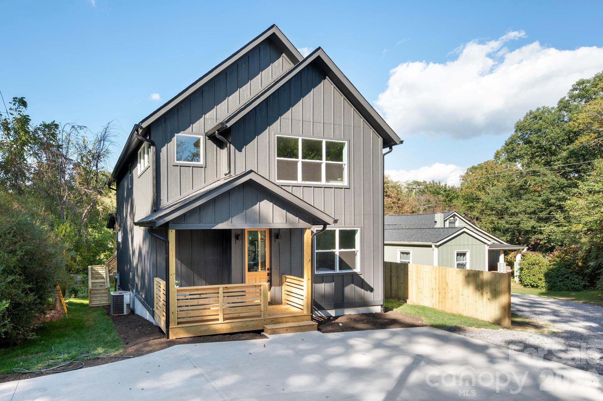 Attractive Arts and Crafts Design - 50 Byrd Road, Black Mountain