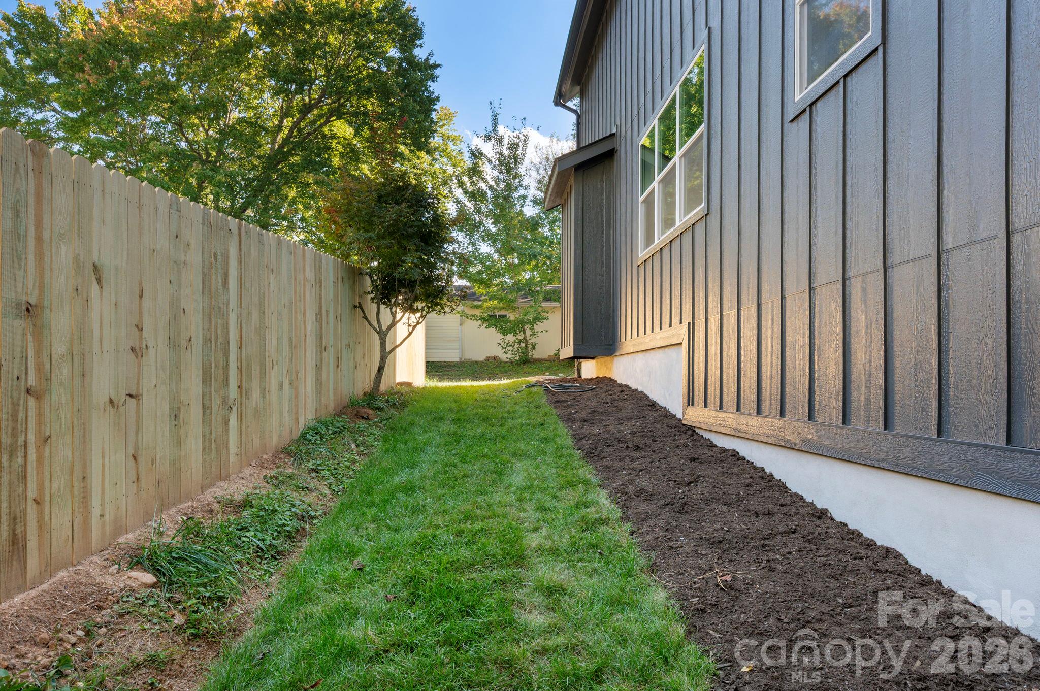 Green Space and Privacy Fence - 50 Byrd Road, Black Mountain