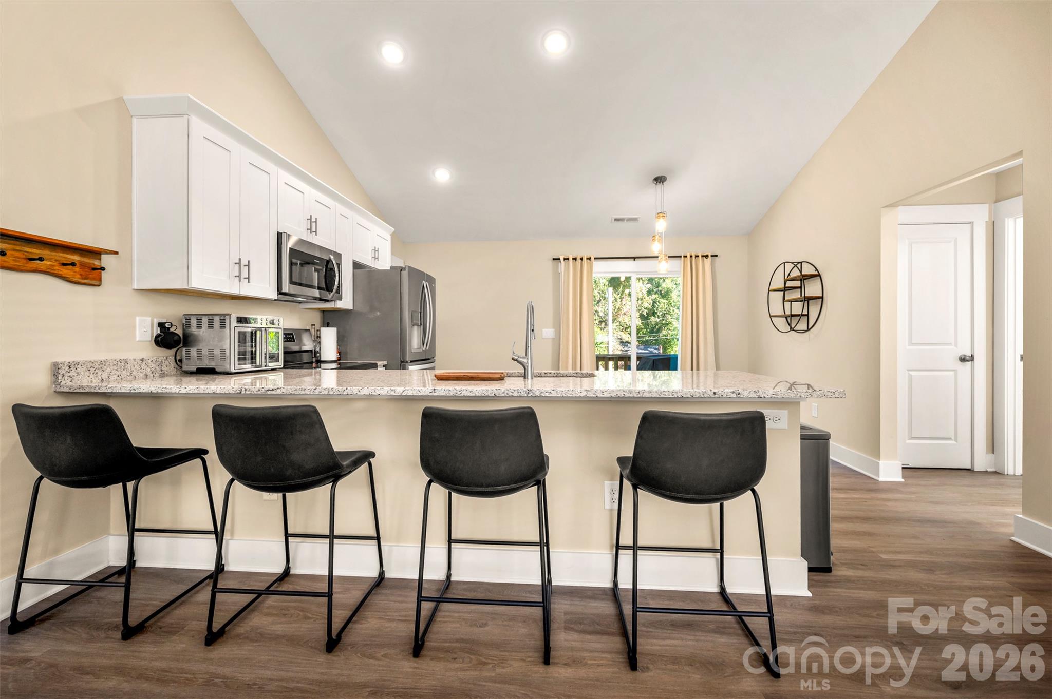 Breakfast Bar - 109 Orchard Street, Forest City