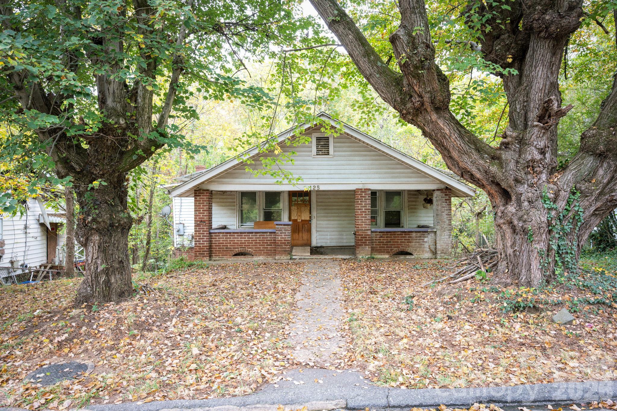 Set back off the street with wonderful front porch and period details - 125 Fairfax Avenue, Asheville