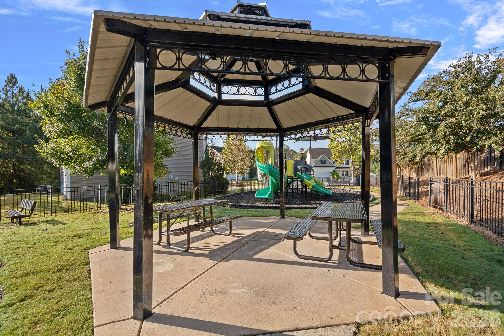 Community picnic area - 6215 Paw Village Road, Charlotte