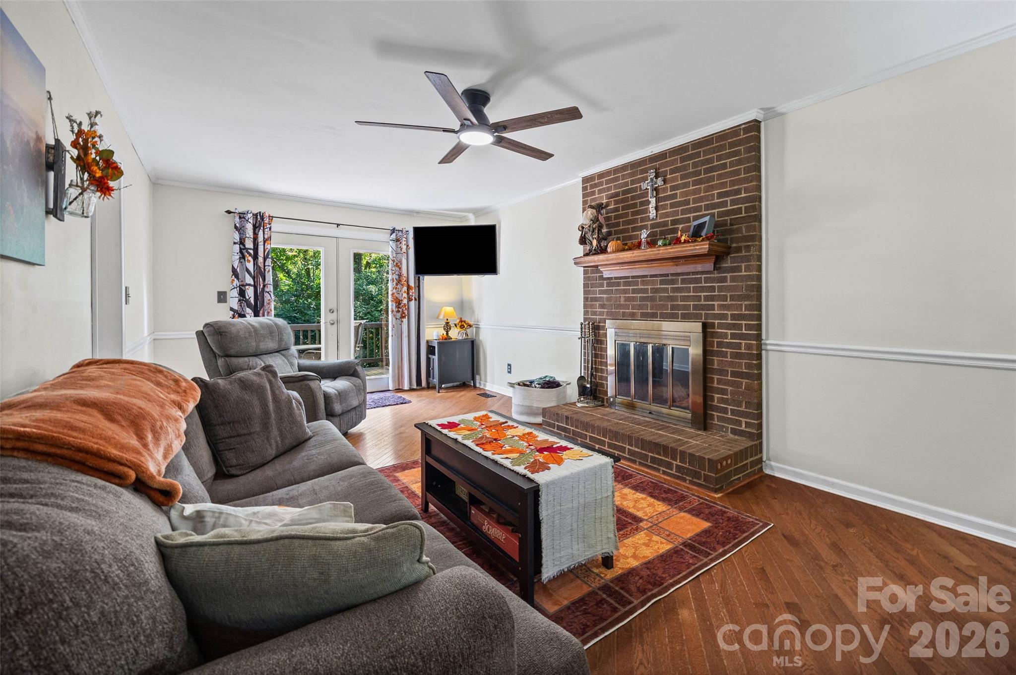 Single Family Residence at 419 Holly Drive, Belmont, photo 5 of 24