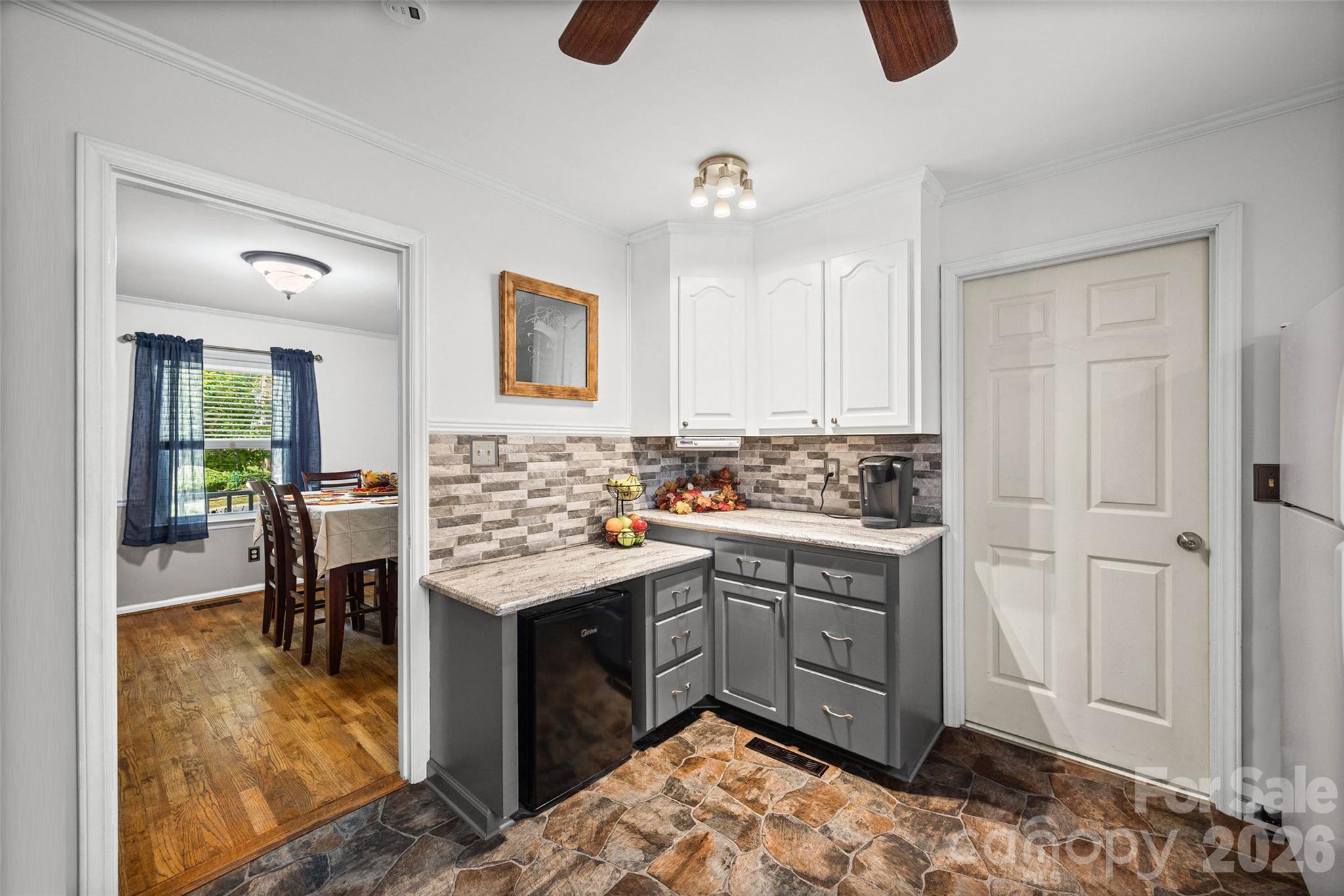 Single Family Residence at 419 Holly Drive, Belmont, photo 11 of 24