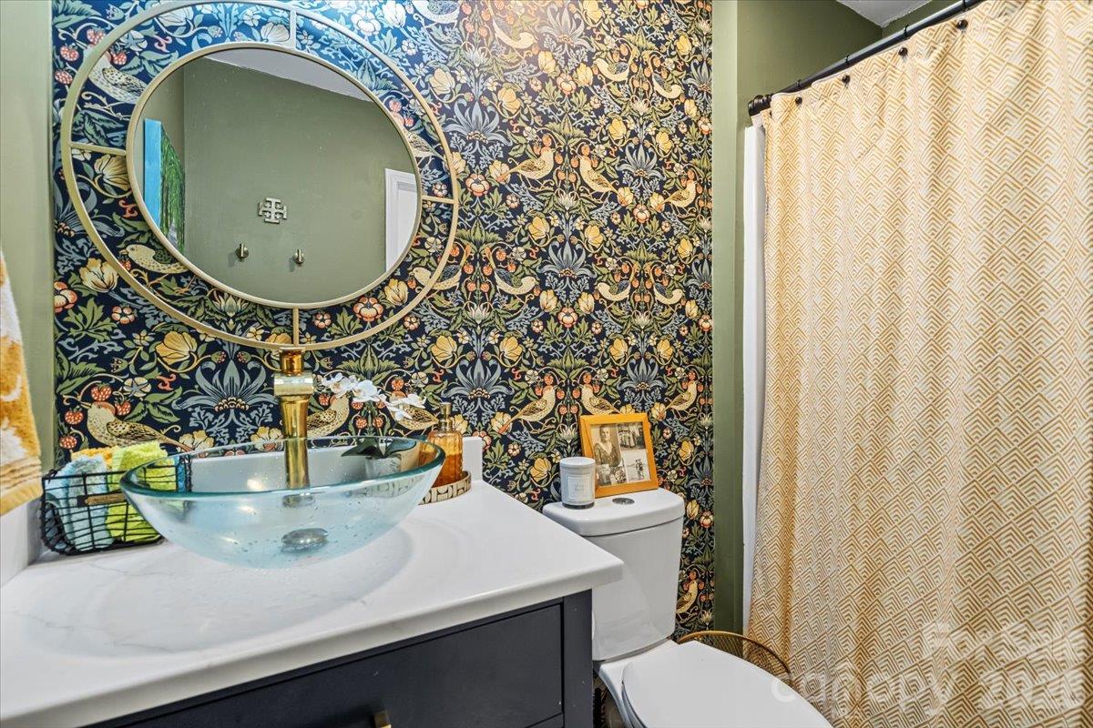 Single Family Residence at 169 Meadow Glen Drive, Troutman, photo 7 of 16