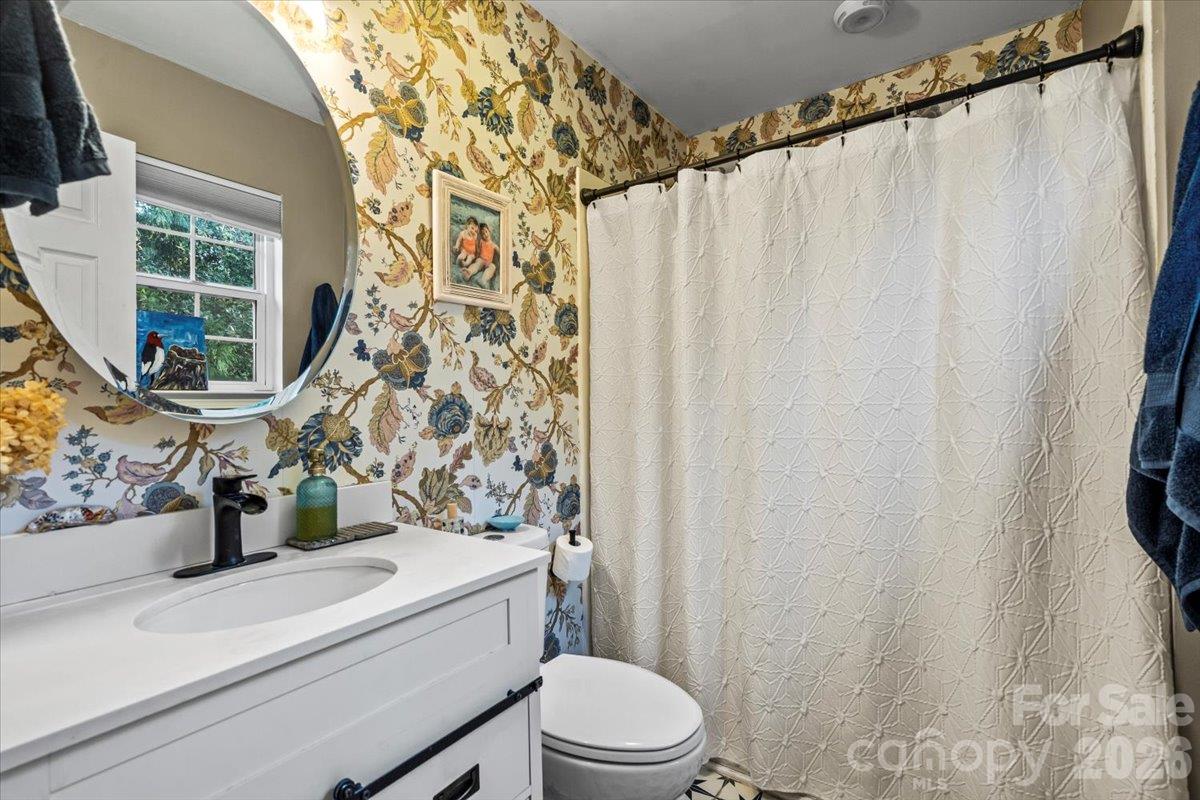 Single Family Residence at 169 Meadow Glen Drive, Troutman, photo 10 of 16