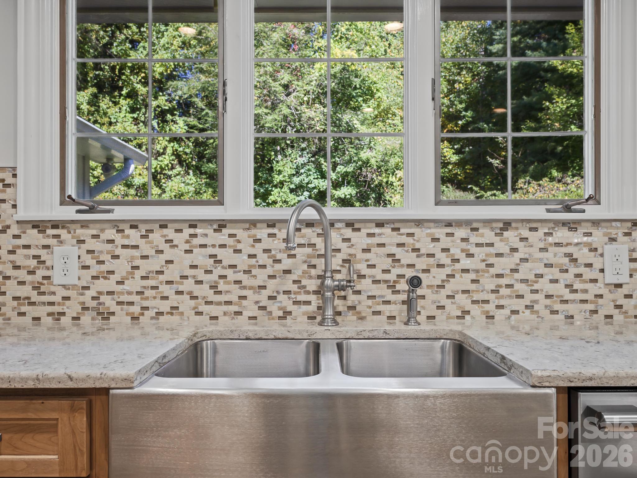 Kitchen - 109 Yardley Court, Hendersonville