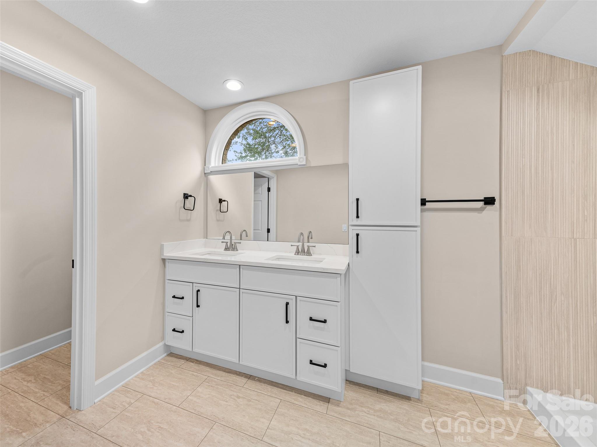 Single Family Residence at 18 Carriage Park Way, Hendersonville, photo 18 of 49