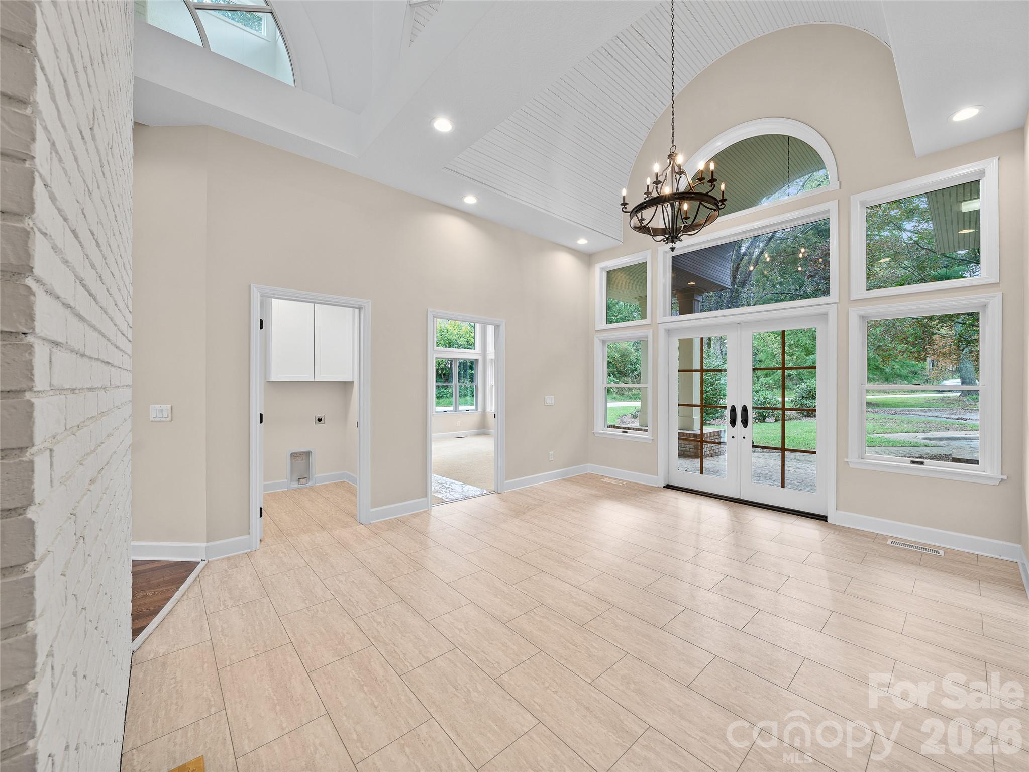 Single Family Residence at 18 Carriage Park Way, Hendersonville, photo 3 of 49