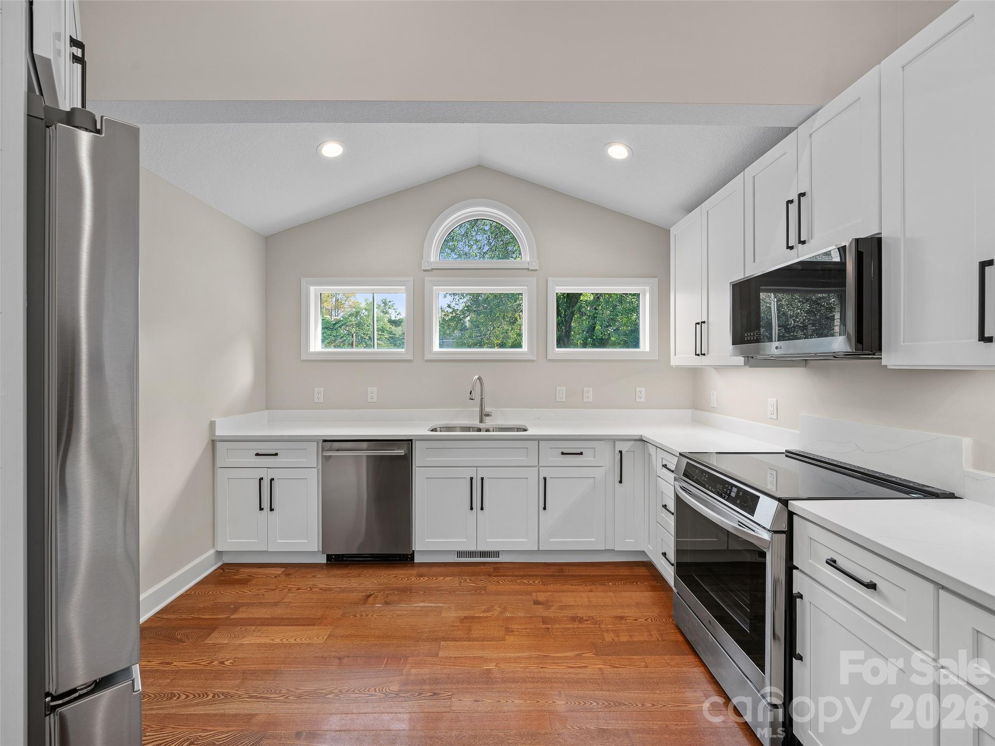 Single Family Residence at 18 Carriage Park Way, Hendersonville, photo 9 of 49
