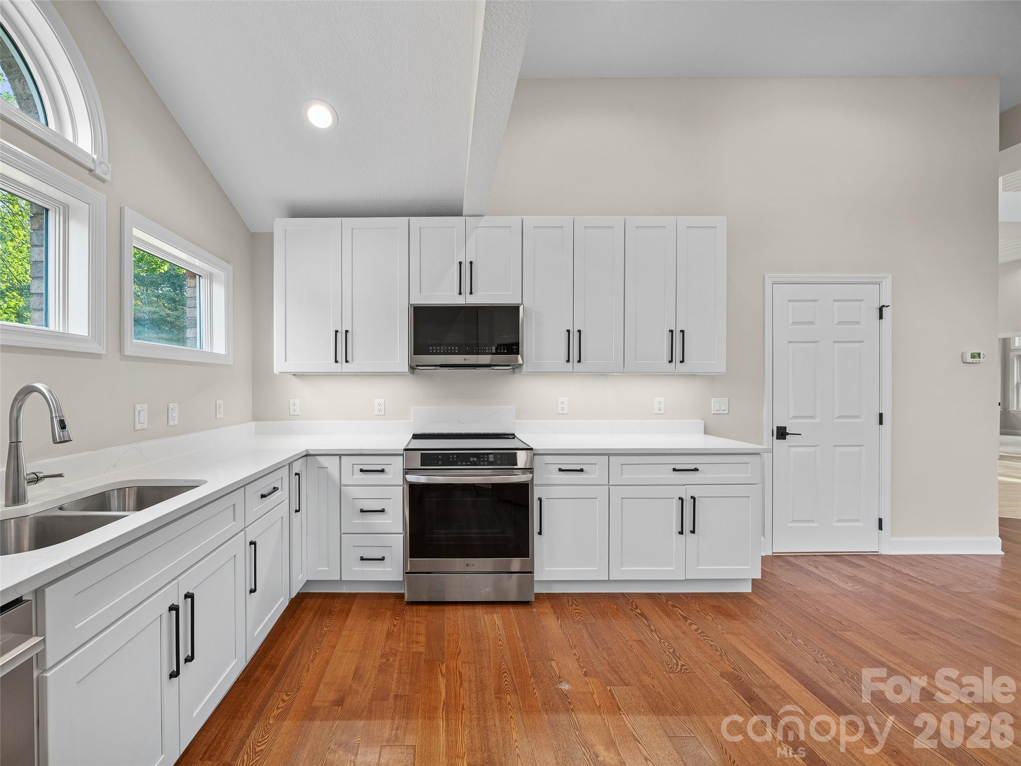 Single Family Residence at 18 Carriage Park Way, Hendersonville, photo 11 of 49