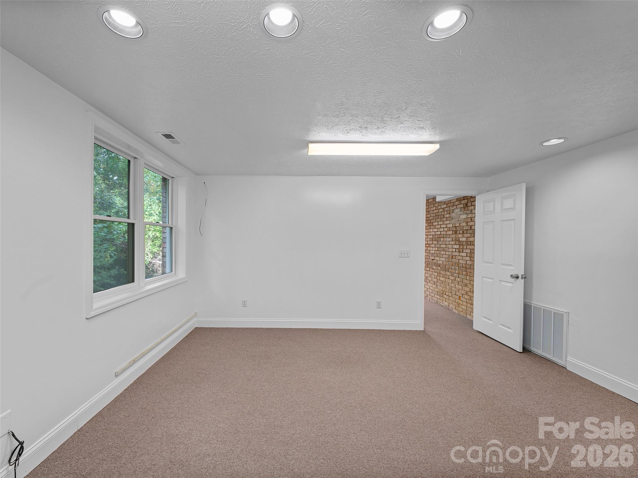 Single Family Residence at 18 Carriage Park Way, Hendersonville, photo 35 of 49