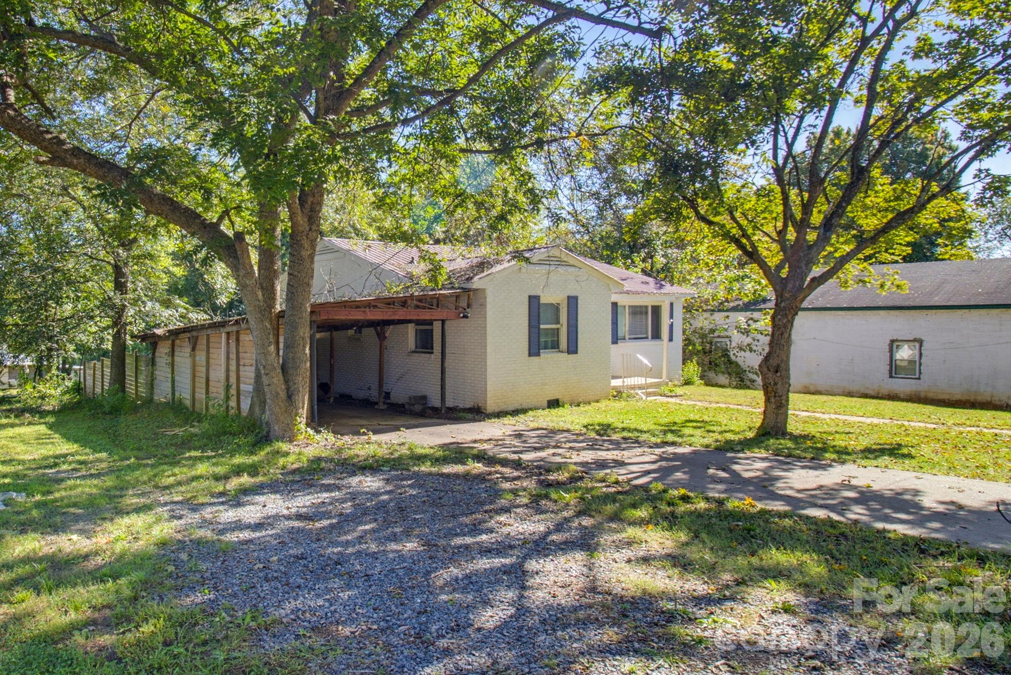 Single Family Residence at 202 E 4th Street, Lexington, photo 3 of 26