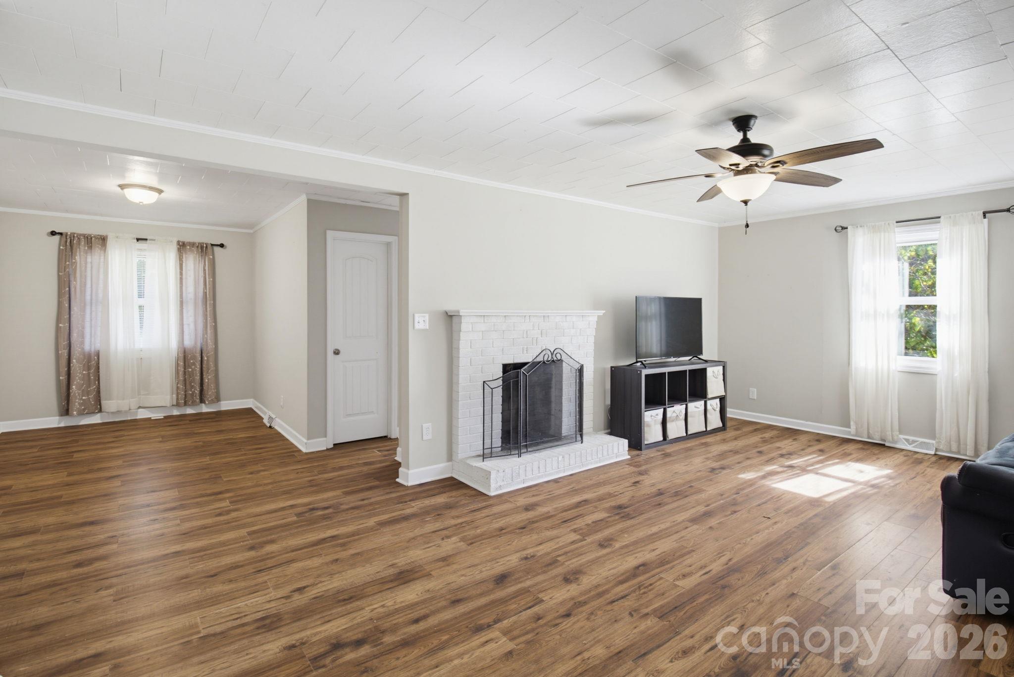 Single Family Residence at 202 E 4th Street, Lexington, photo 5 of 26