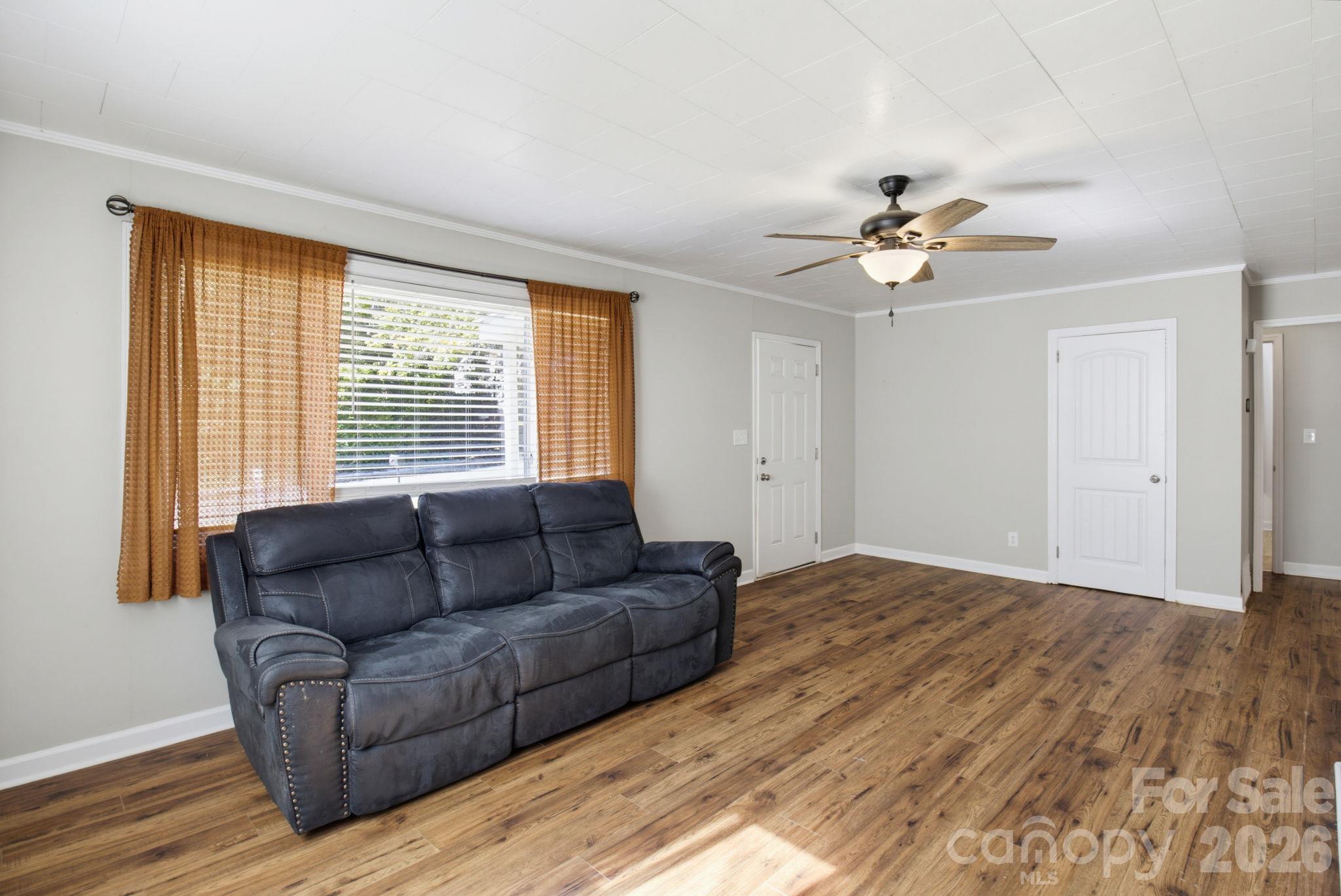 Single Family Residence at 202 E 4th Street, Lexington, photo 7 of 26