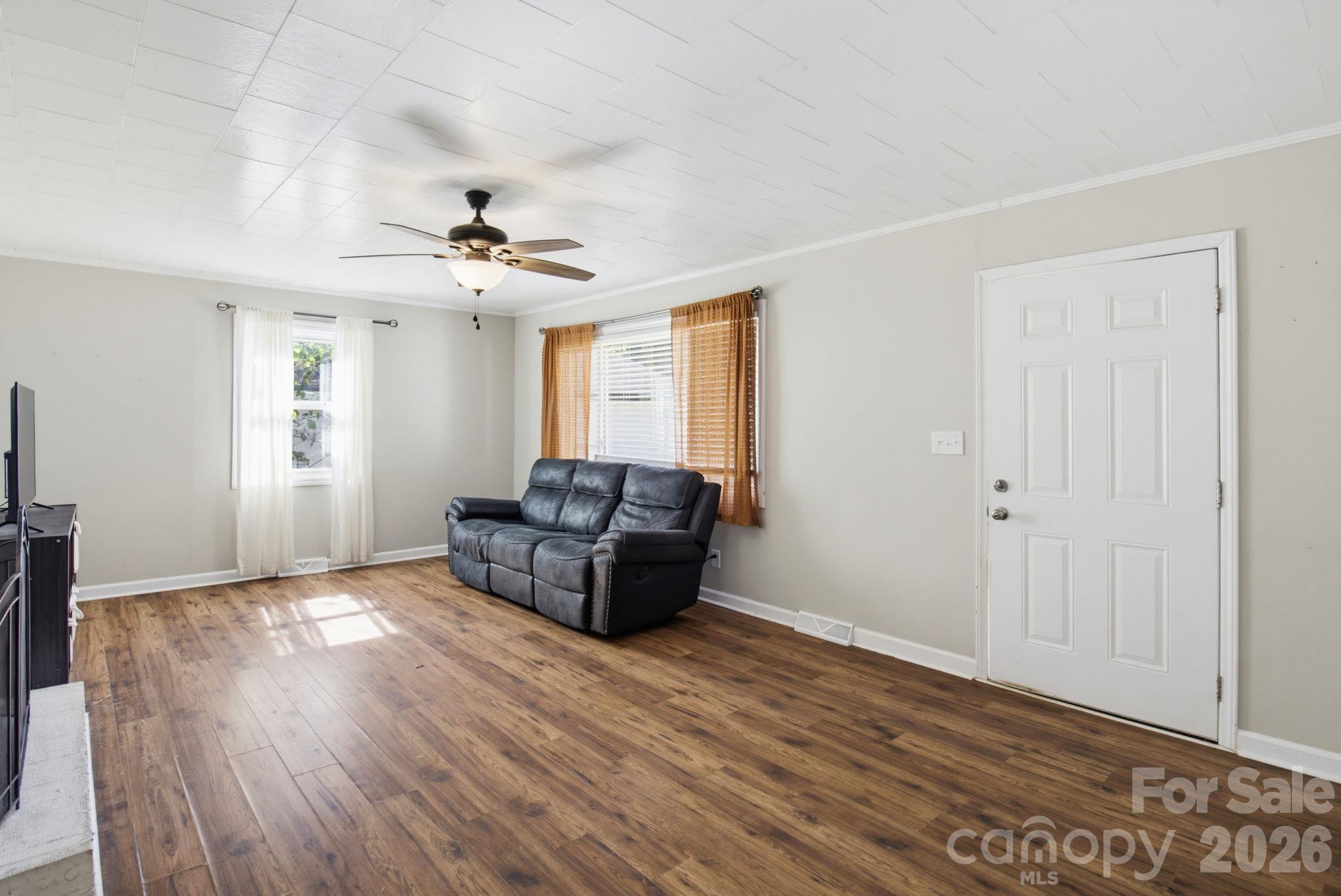 Single Family Residence at 202 E 4th Street, Lexington, photo 8 of 26