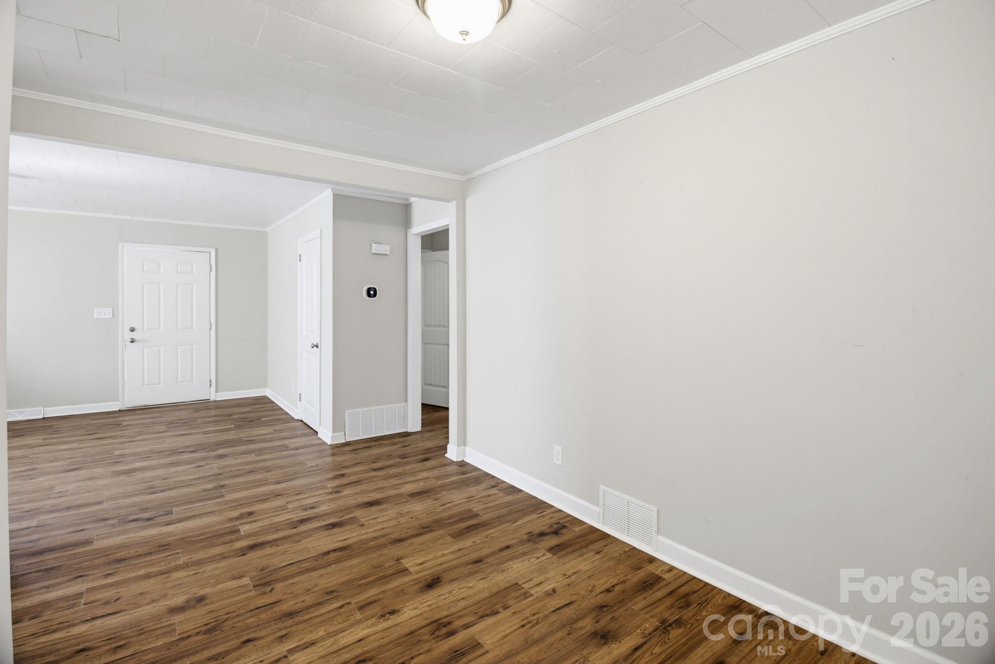 Single Family Residence at 202 E 4th Street, Lexington, photo 10 of 26