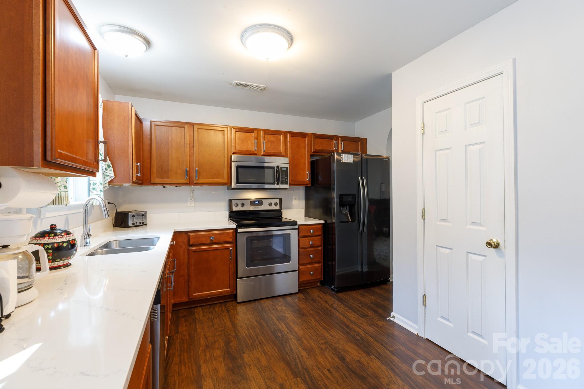 Single Family Residence at 229 Chicago Lane, York, photo 9 of 33