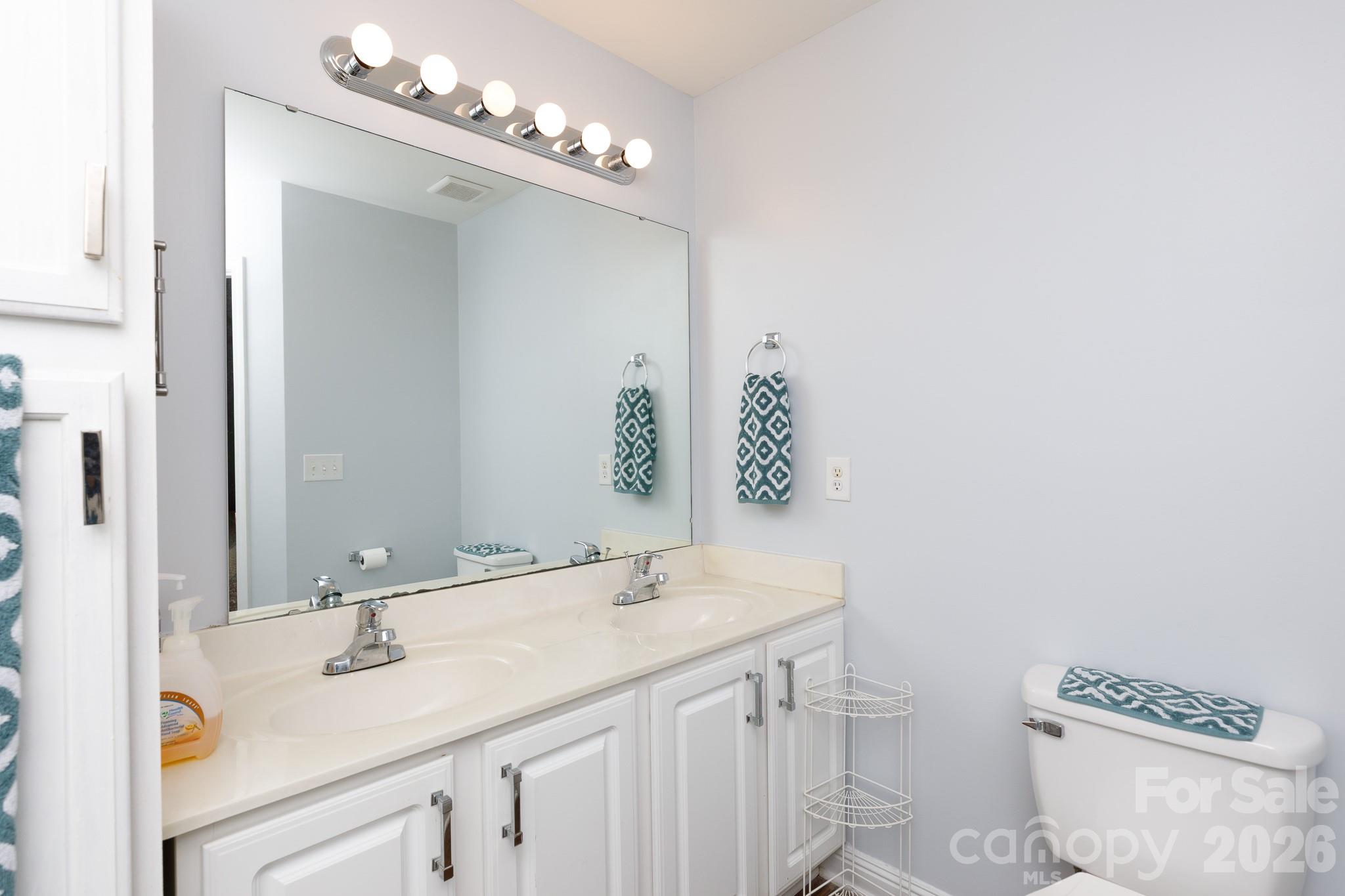 Single Family Residence at 229 Chicago Lane, York, photo 13 of 33