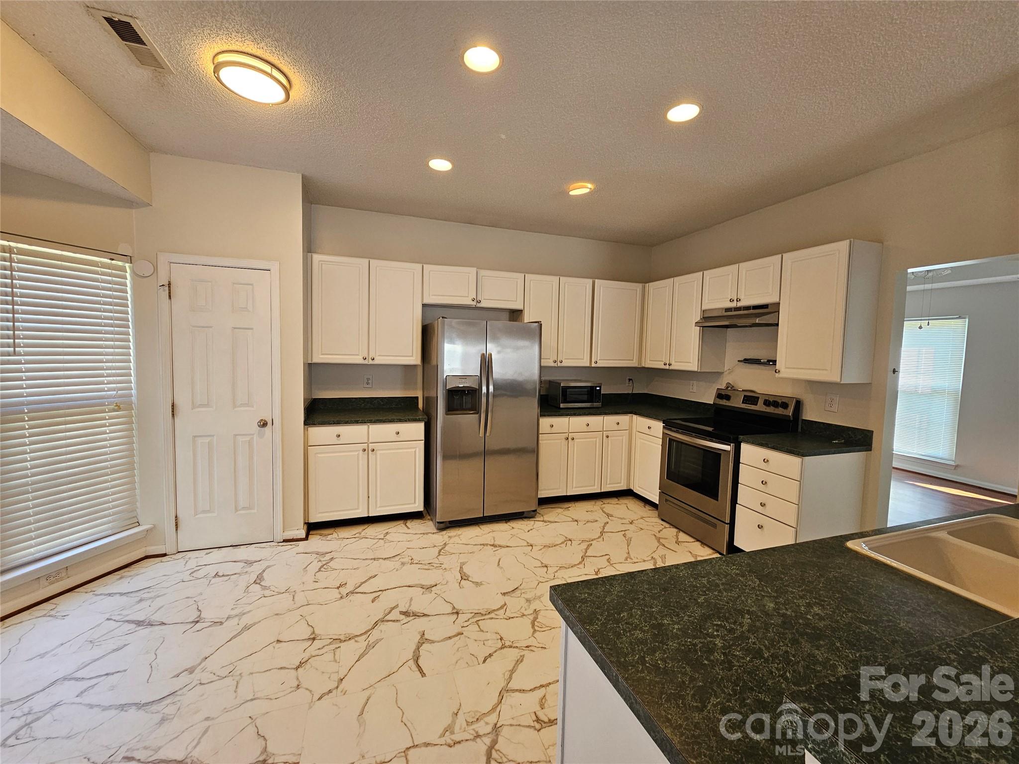 Single Family Residence at 7402 Shiras Court, Charlotte, photo 9 of 25