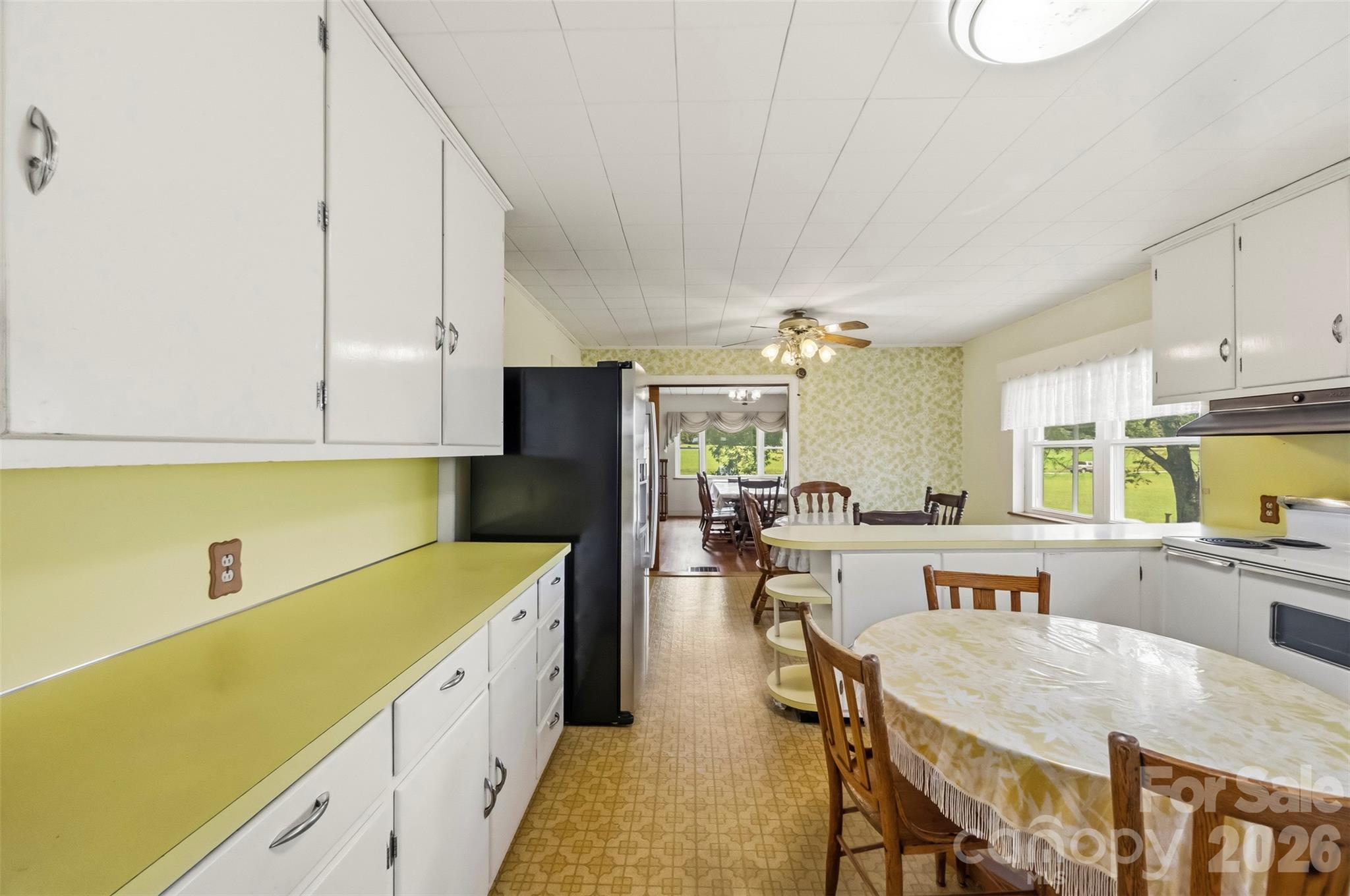...counter and prep space,... - 2925 Fallston Waco Road, Shelby