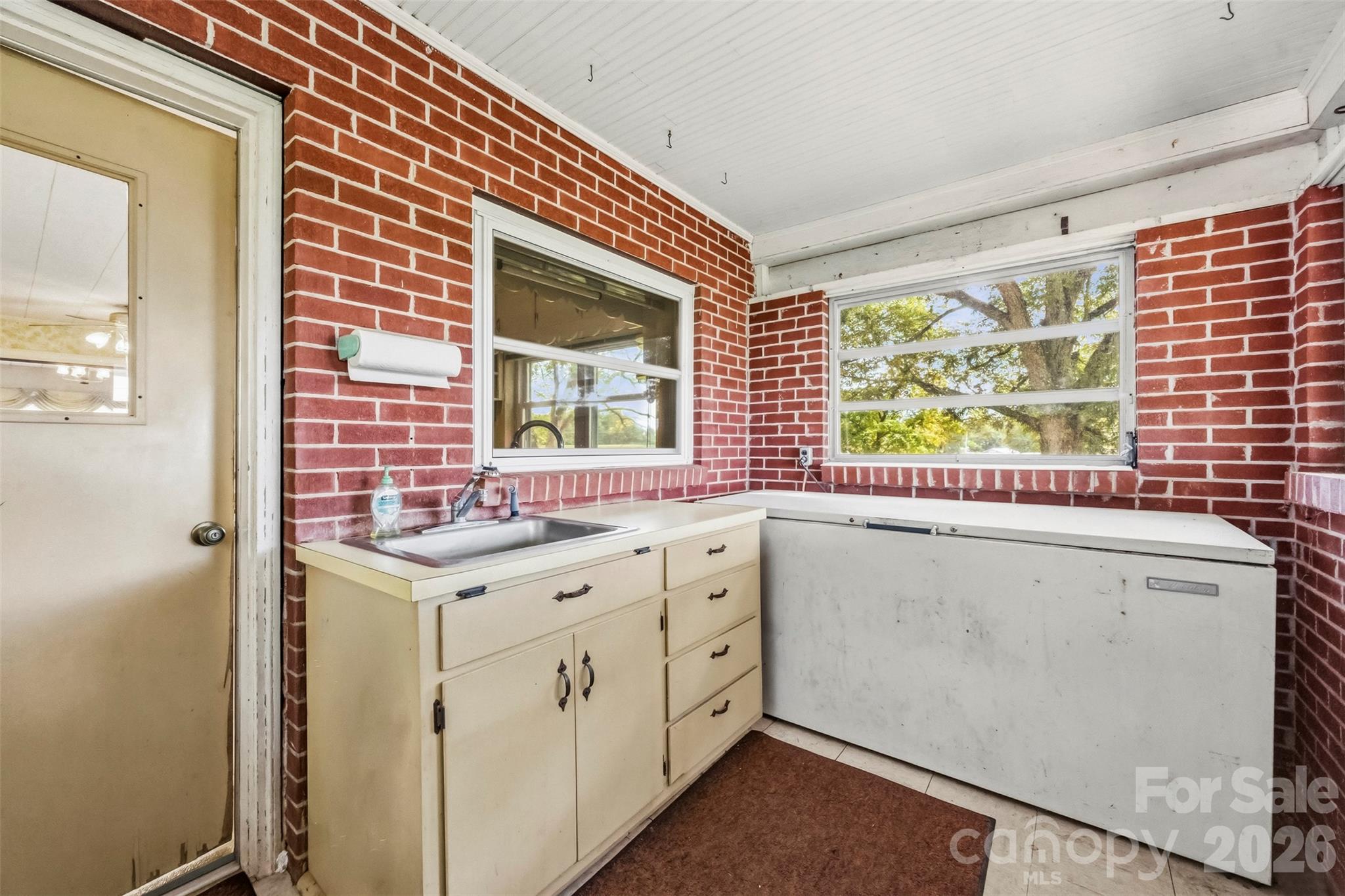 Room between the back porch and back entrance to the kitchen...perfect for a mudroom! - 2925 Fallston Waco Road, Shelby