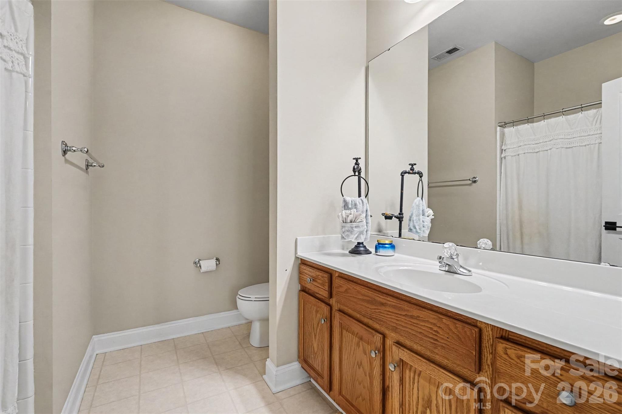 Single Family Residence at 5809 Mantario Drive, Charlotte, photo 19 of 26