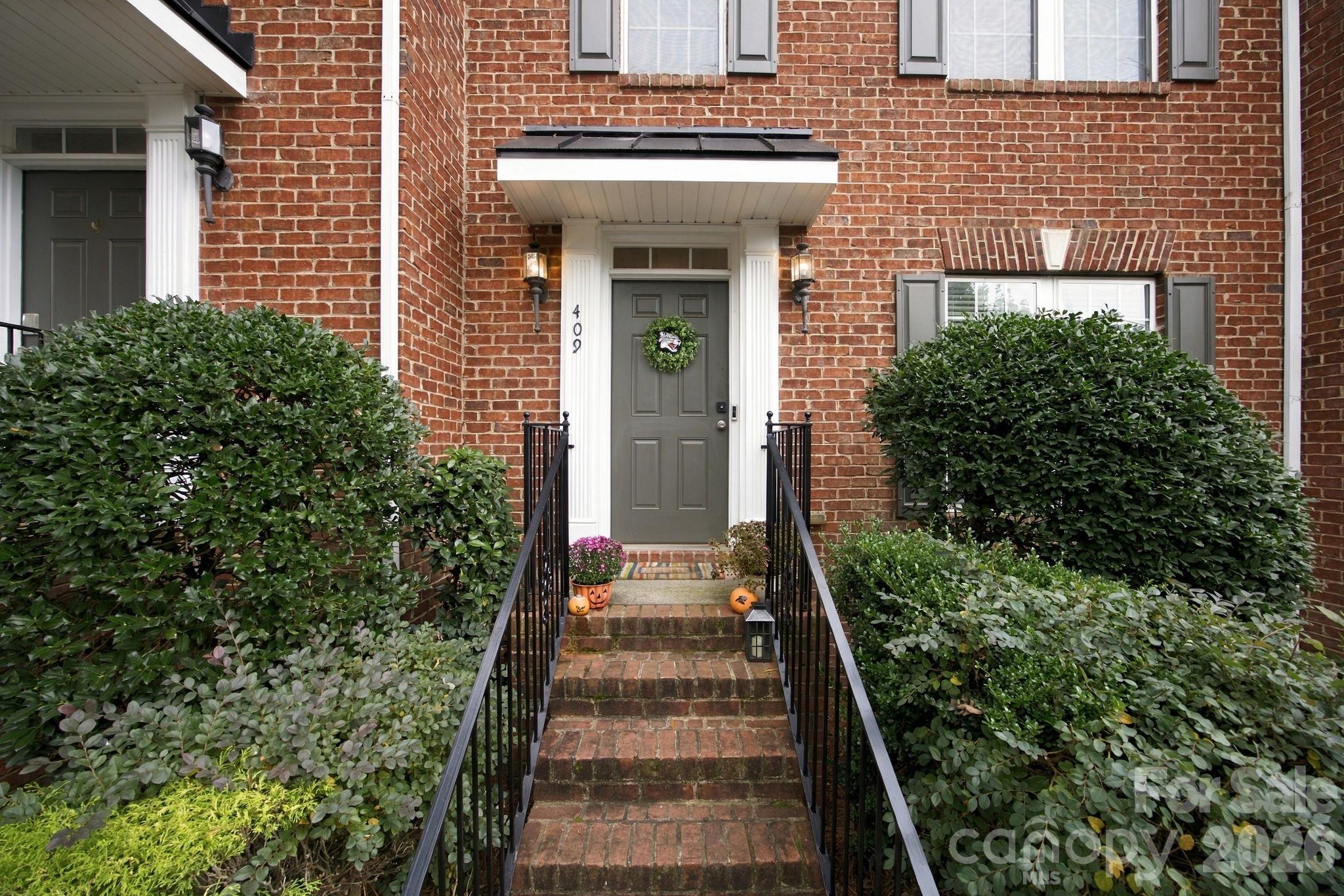 Townhouse at 409 Armour Street, Davidson, photo 2 of 31