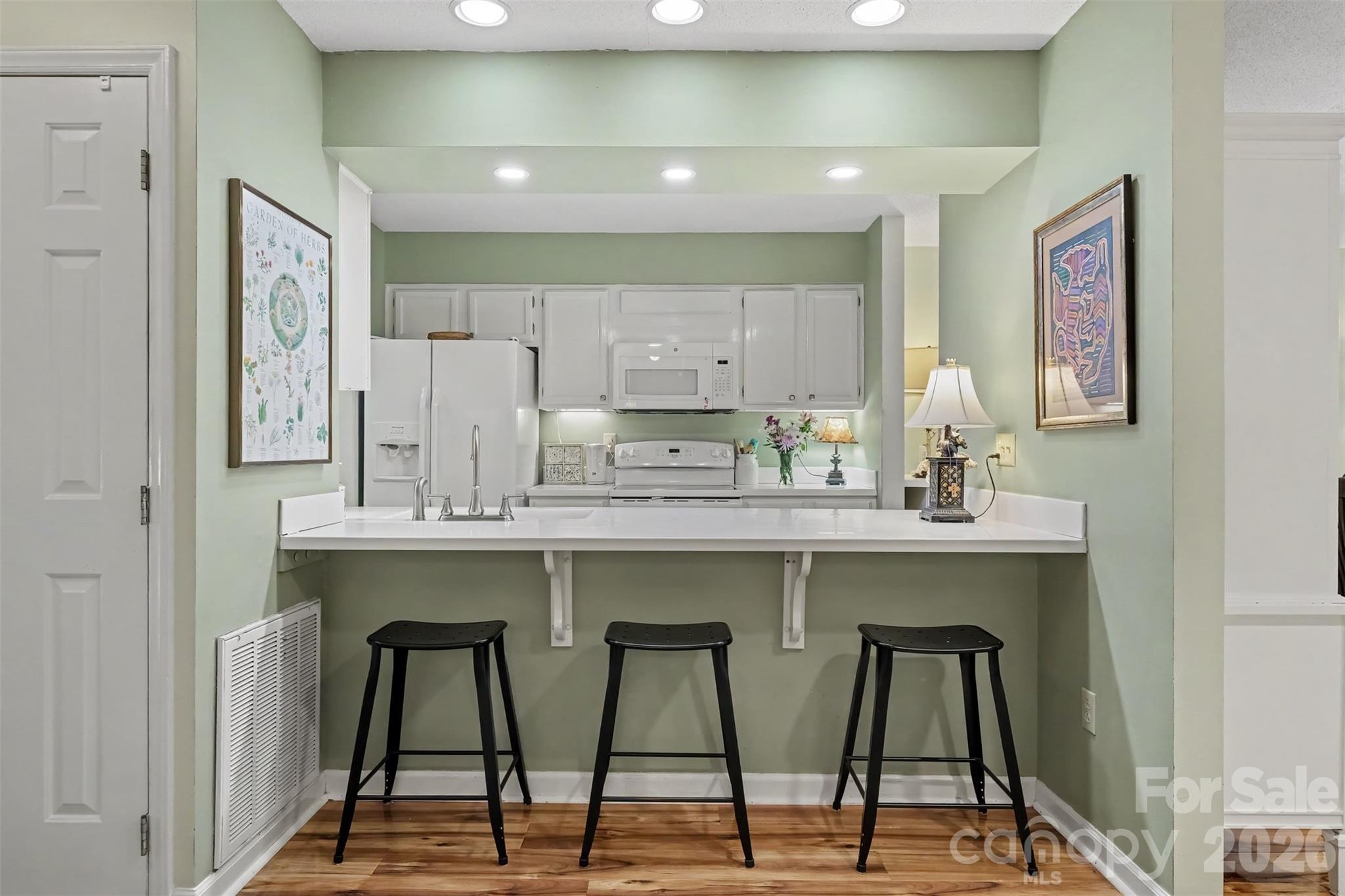Breakfast bar - 2786 Dogwood Hills Court, Fort Mill