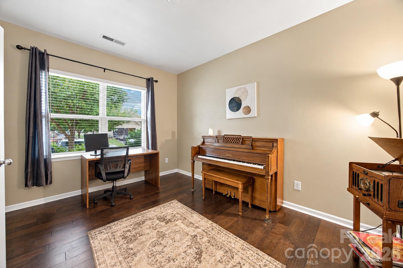 Single Family Residence at 8815 Balsam Bay Road, Charlotte, photo 6 of 30