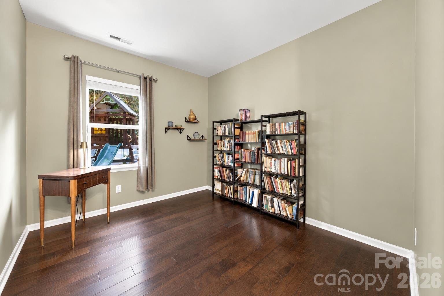 Single Family Residence at 8815 Balsam Bay Road, Charlotte, photo 15 of 30