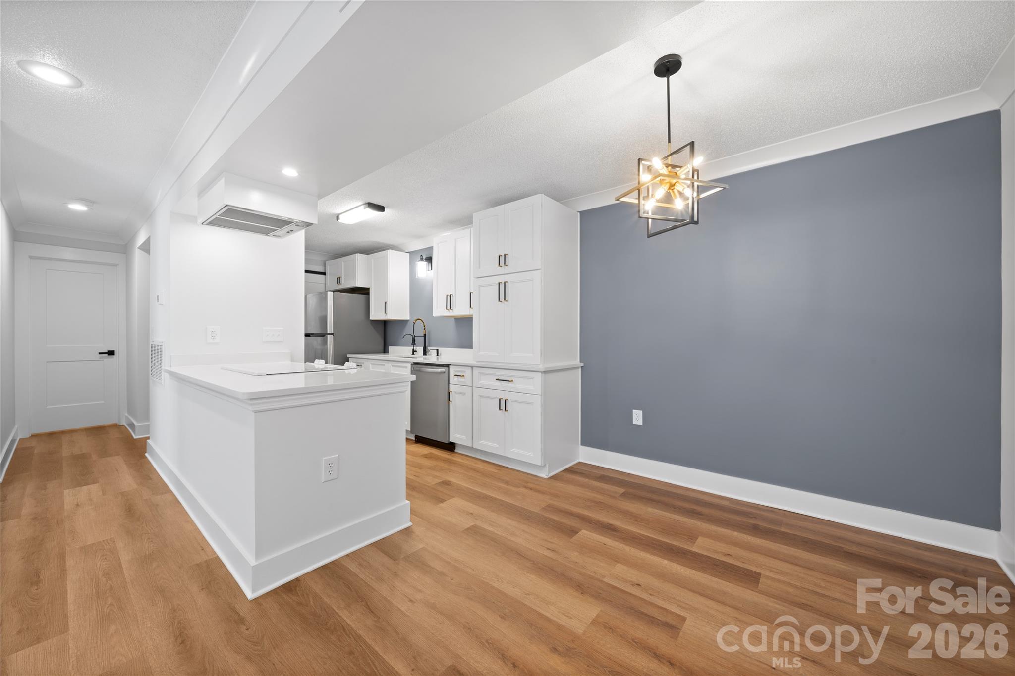 Condominium at 4906 Sardis Road, Charlotte, photo 4 of 34