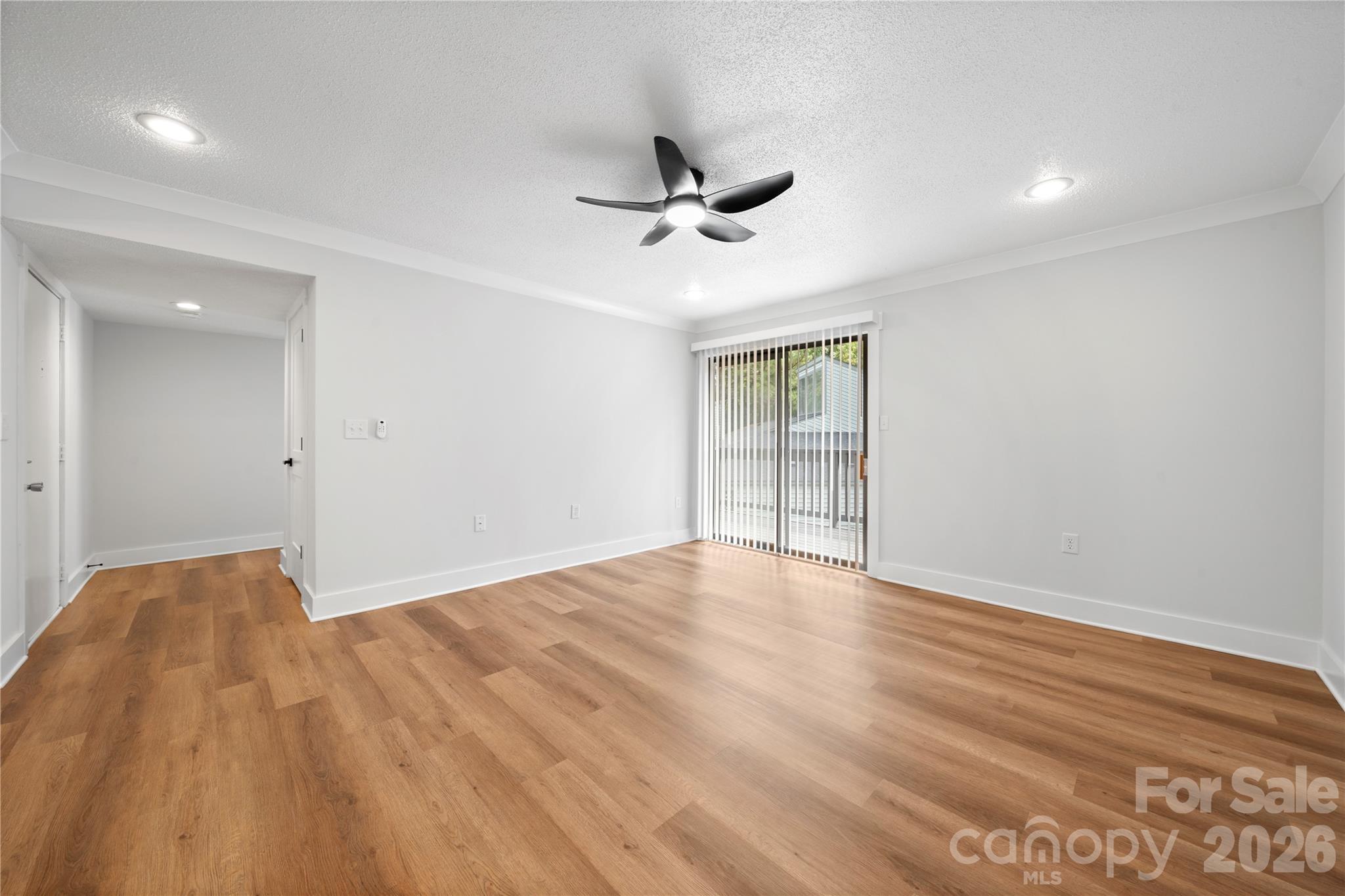 Condominium at 4906 Sardis Road, Charlotte, photo 8 of 34