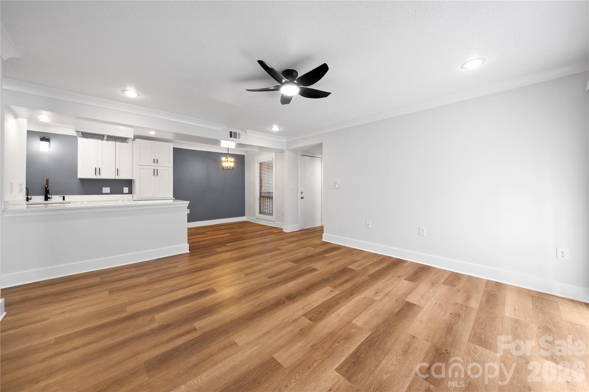 Condominium at 4906 Sardis Road, Charlotte, photo 9 of 34