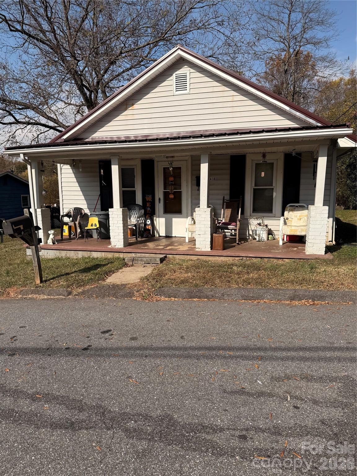 Single Family Residence at 1418 Huggins Street, Statesville, photo 2 of 8