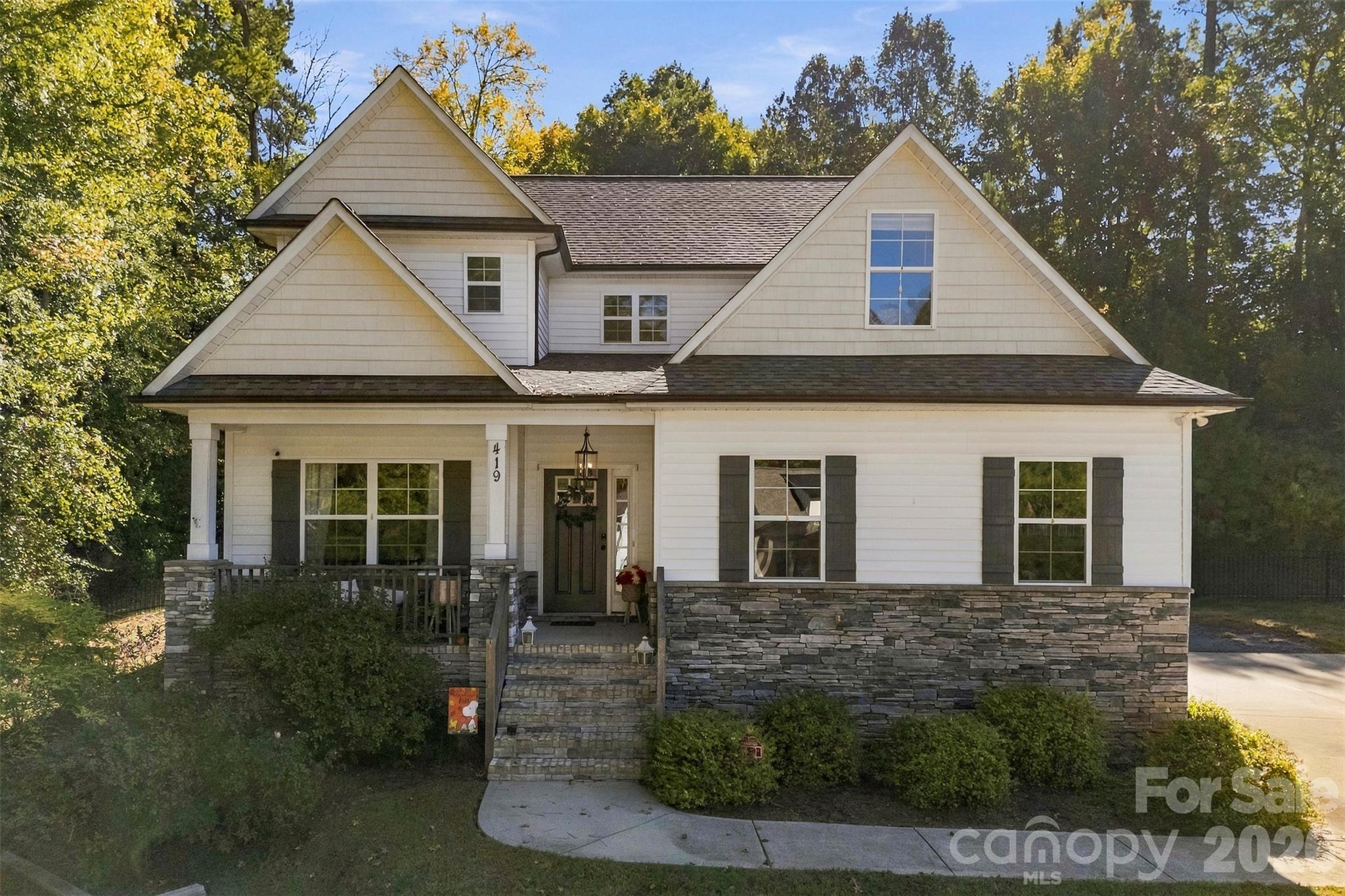419 Spruce Place SE